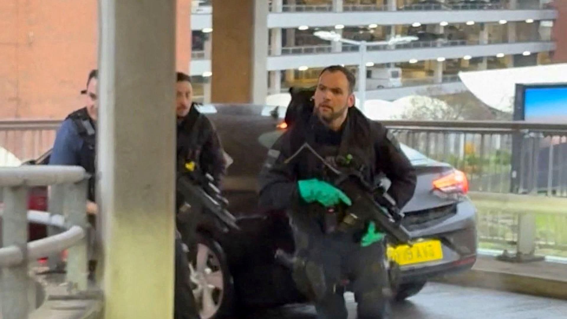 Detienen a Hombre que Roció Gas Pimienta en Aeropuerto de Londres