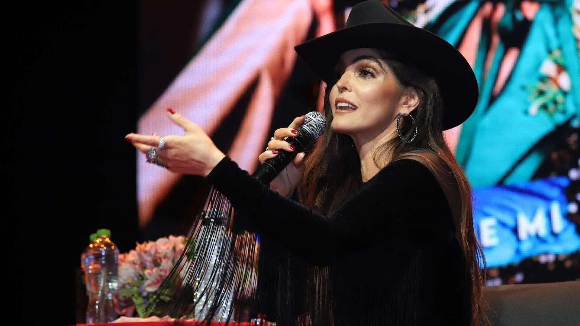 Ana Bárbara Asegura Que su Prometido, Ángel Muñoz, No la Controla