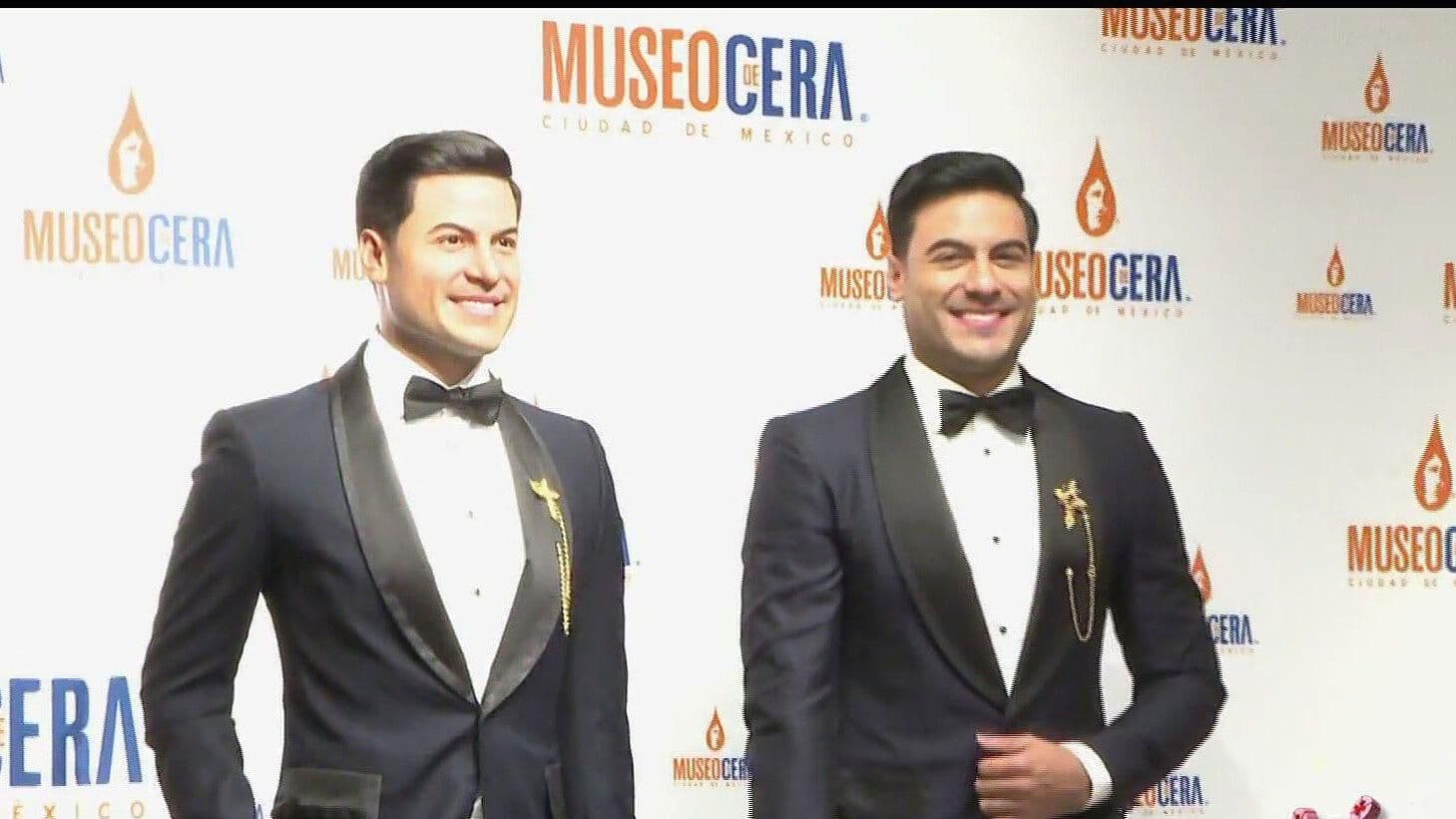 ¿Cuál es el Real? Así de Idéntica es la Figura de Cera de Carlos Rivera que Enloquece a sus Fans