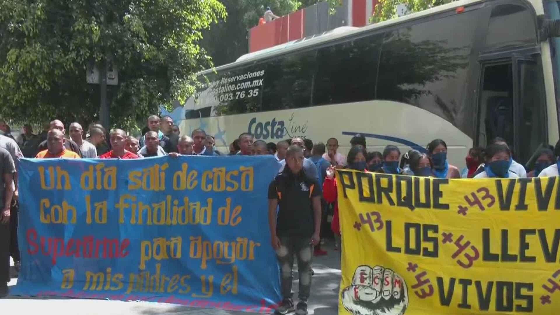 Estudiantes y Familiares de los 43 de Ayotzinapa Piden Deportación a México de Tomás Zerón