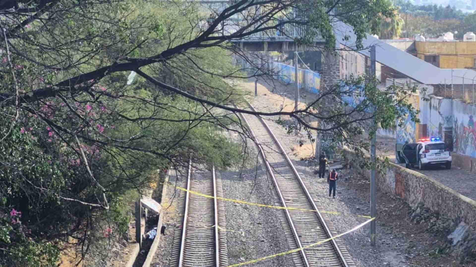 Hallan Cuerpo Sin Vida Sobre Canaleta y Vías del Tren en El Cerrito, Querétaro