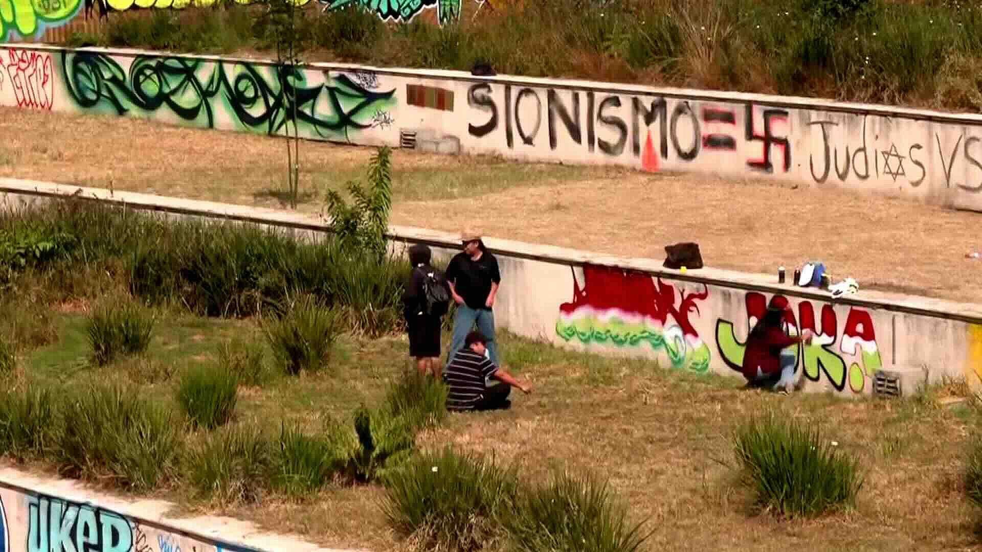 Manifestantes Realizan "Ockupa por Palestina" con Pintas en Bosque de Chapultepec CDMX