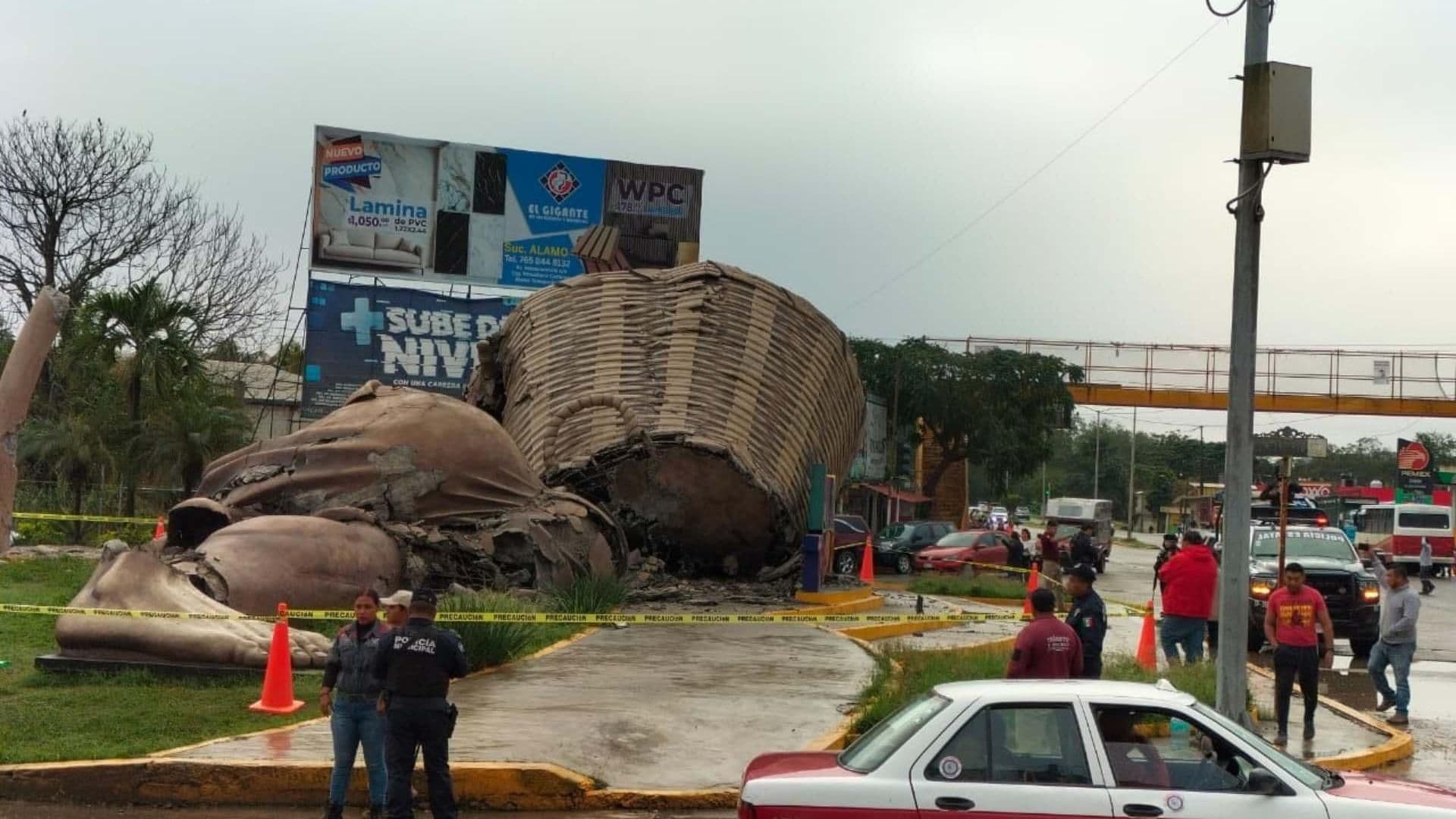 Colapsa el Monumento "El Colotero" en Álamo, Veracruz; Solo Hay Daños Materiales