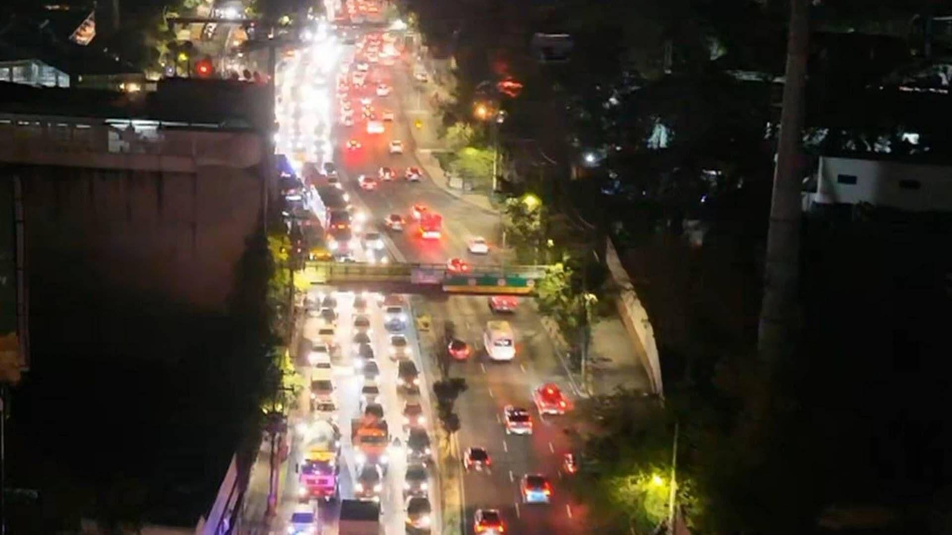Grúa Descompuesta en Constituyentes; Así se Ve Desde el Aire el Caos Vial