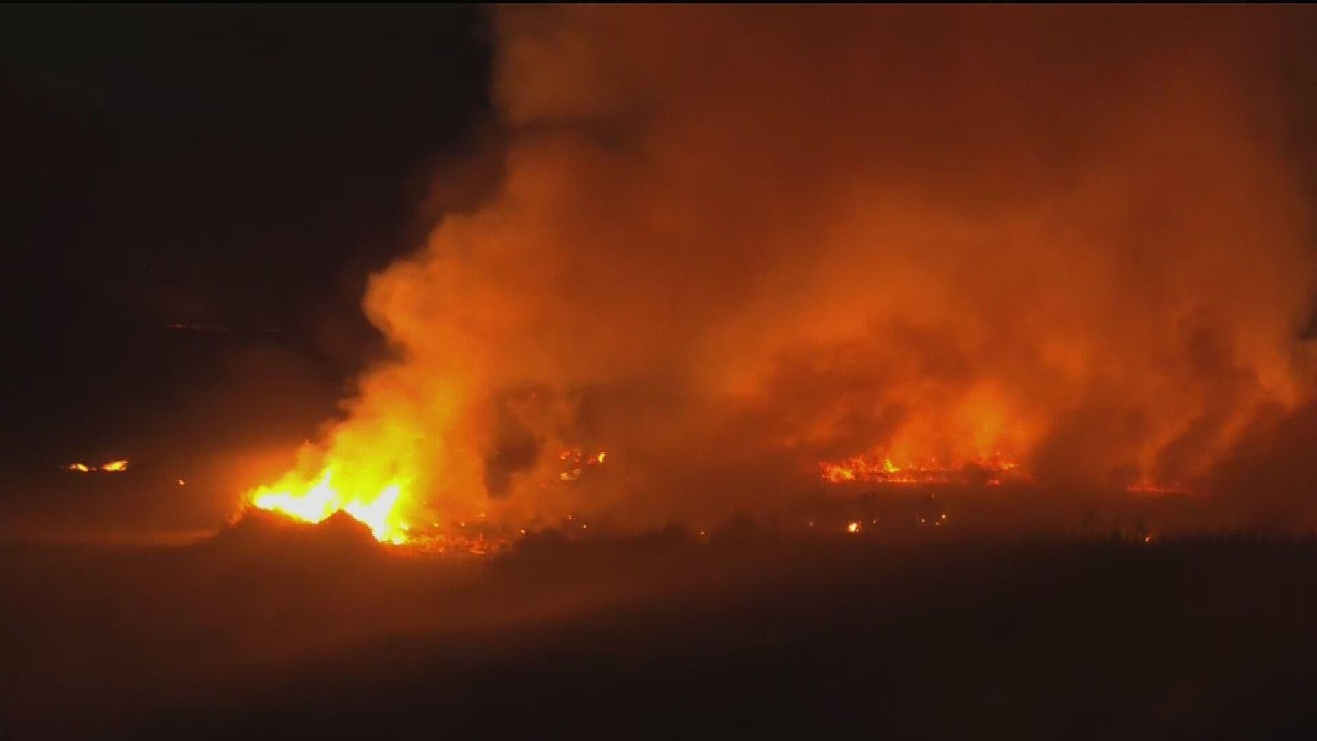 Controlan Incendio en Vaso Regulador El Cristo en Naucalpan, Edomex