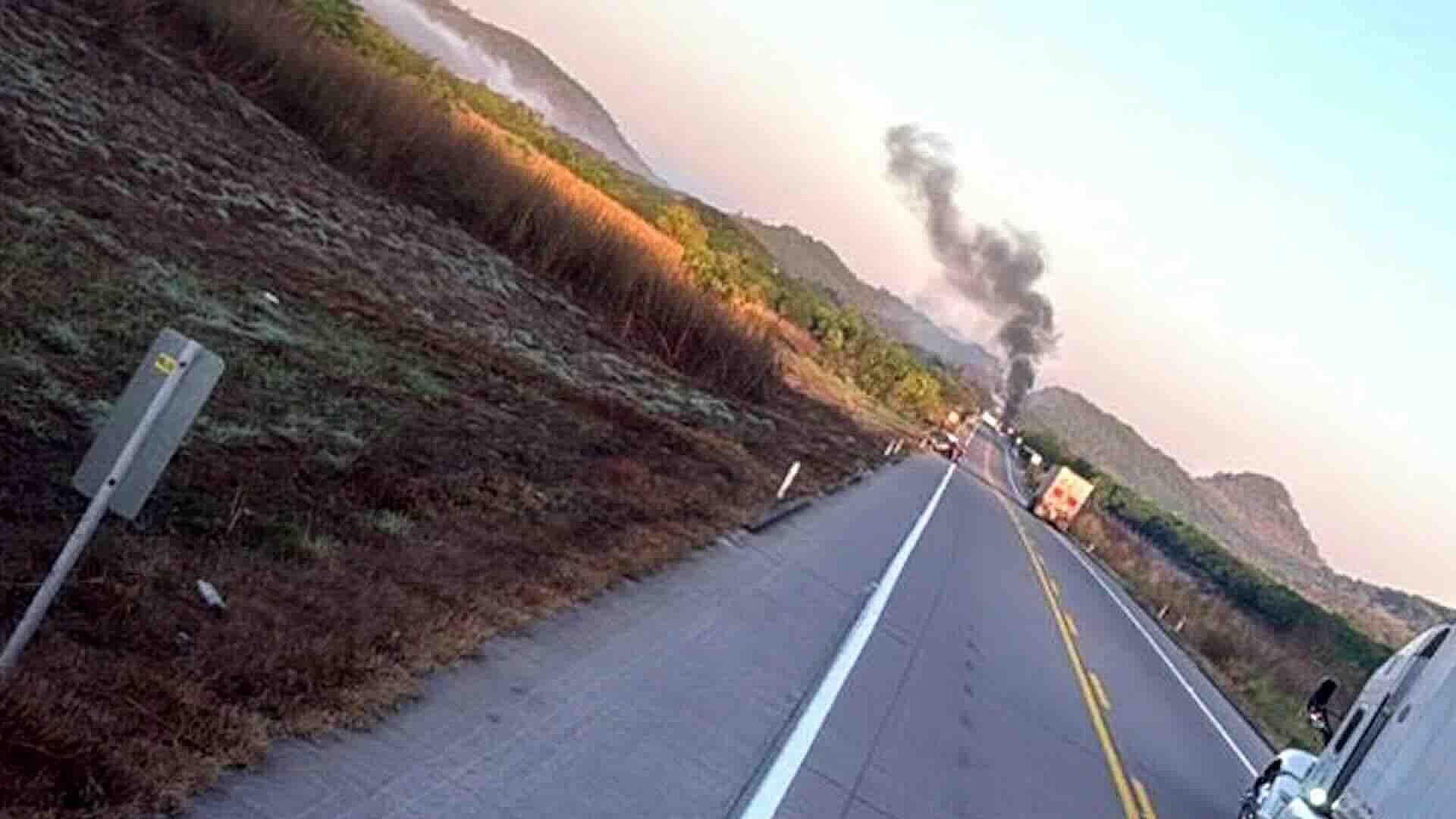 Balaceras en Escuinapa, Sinaloa Dejan 2 Civiles Muertos y Bloqueos Carreteros