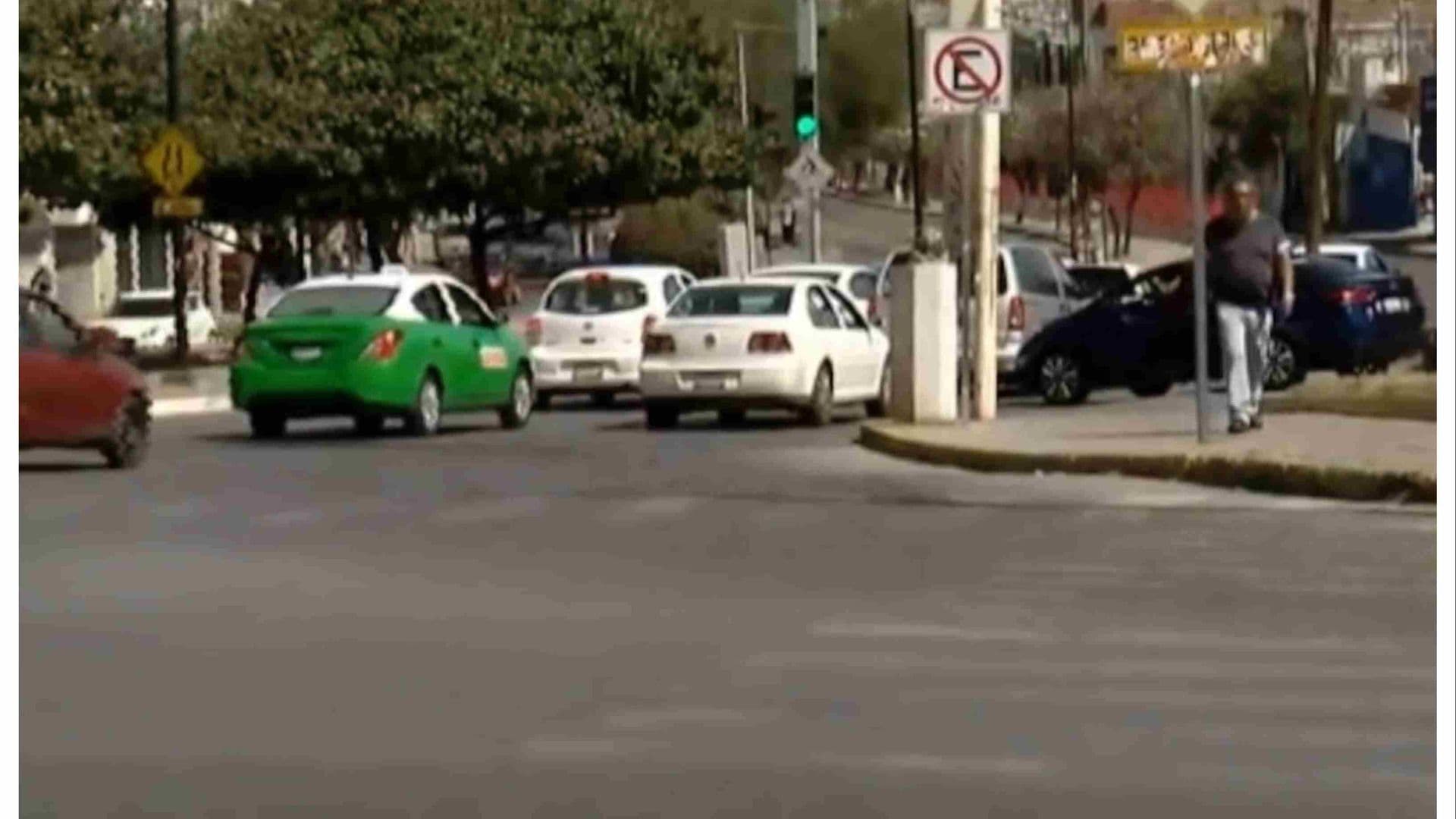 Vecinos de San Juan Bosco se Quejan que en la Glorieta no hay Semáforo para Peatones