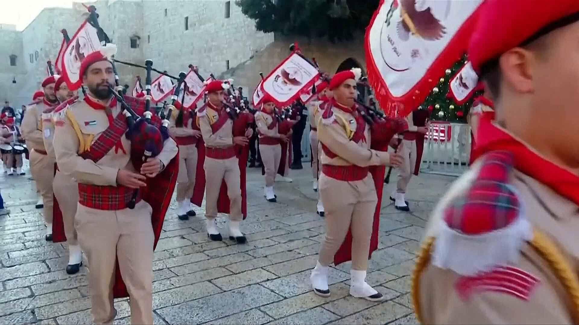 Tras Dos Años de Guerra, Palestinos Celebran Navidad en Cisjordania