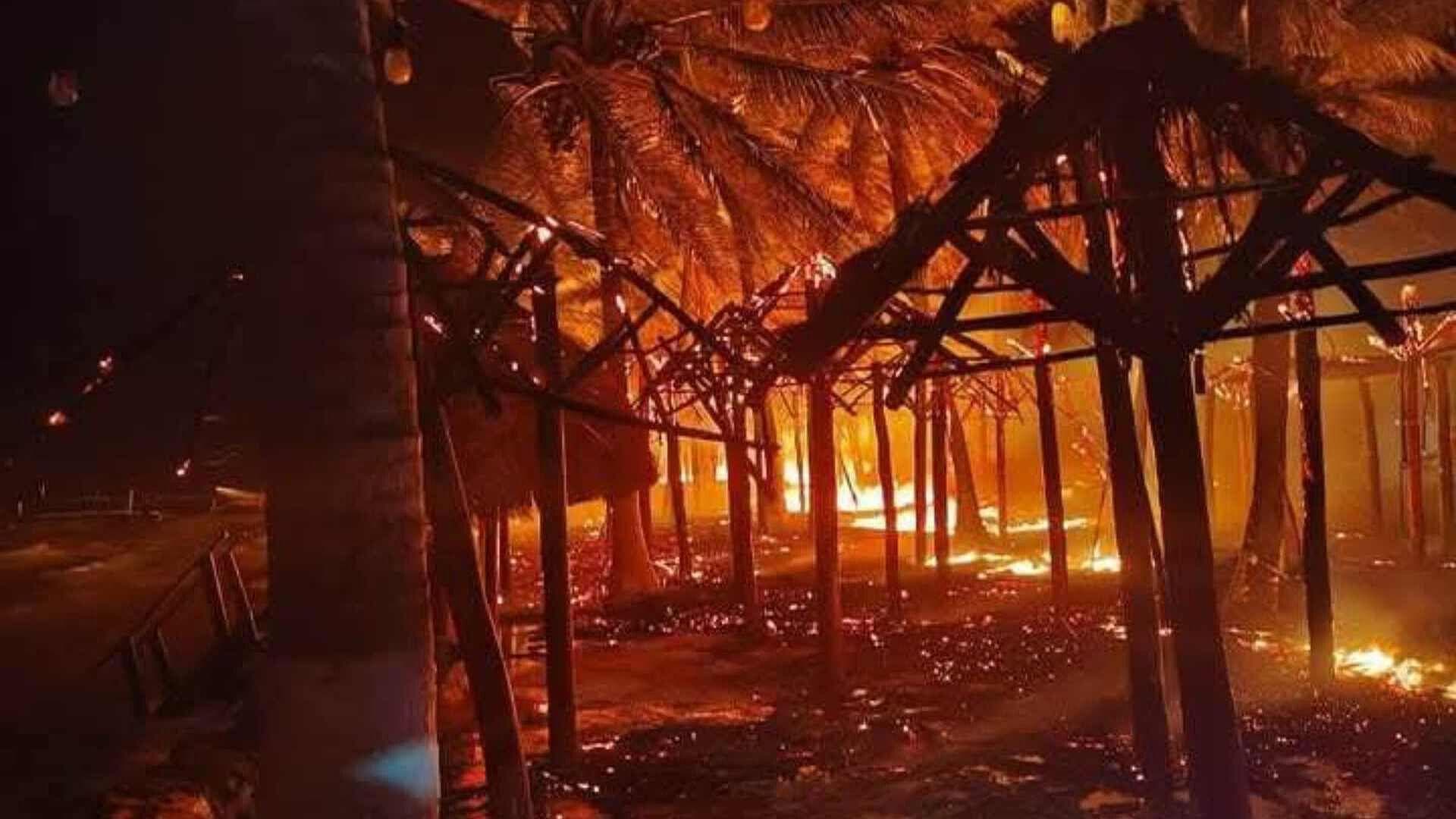Incendio en Mahahual, Quintana Roo, Destruyó 50 Palapas; Confirman Bomberos
