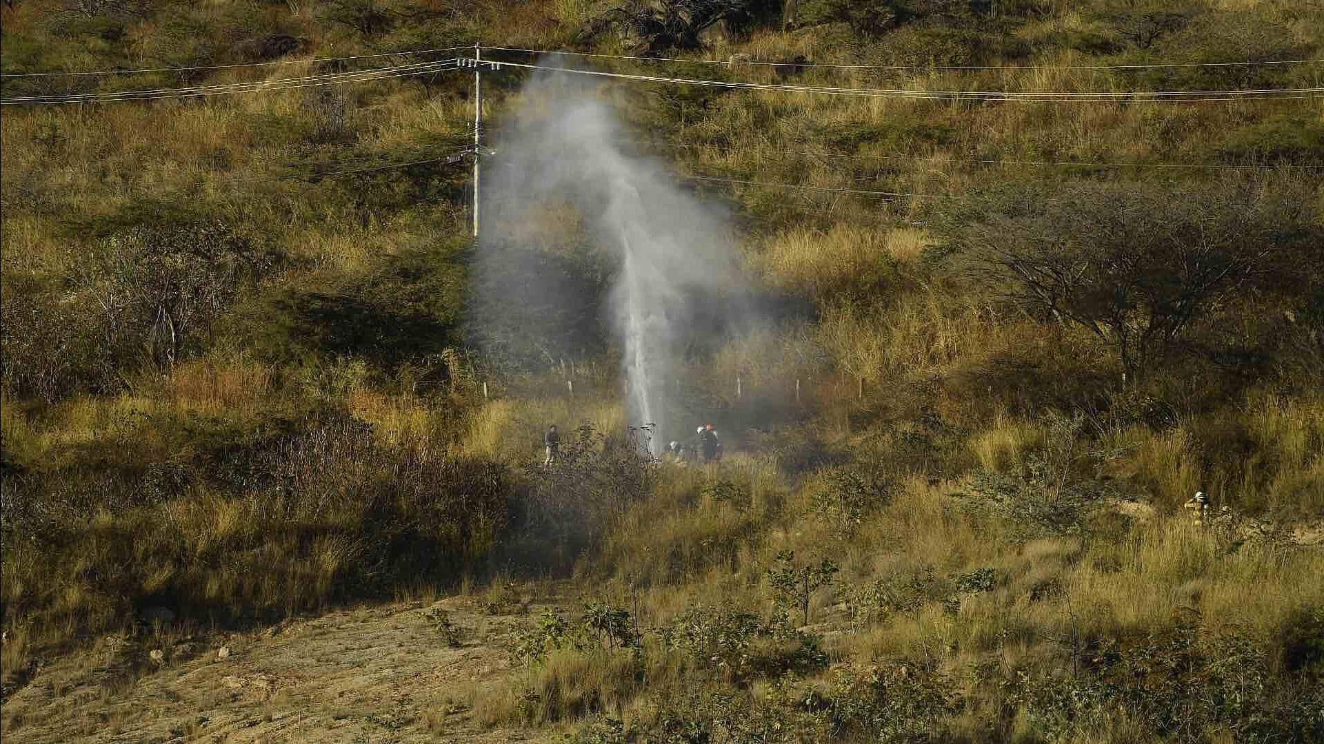 Así Luce la Fuga de Hidrocarburo Registrada en Tlajomulco de Zúñiga. Hay Cierres Viales
