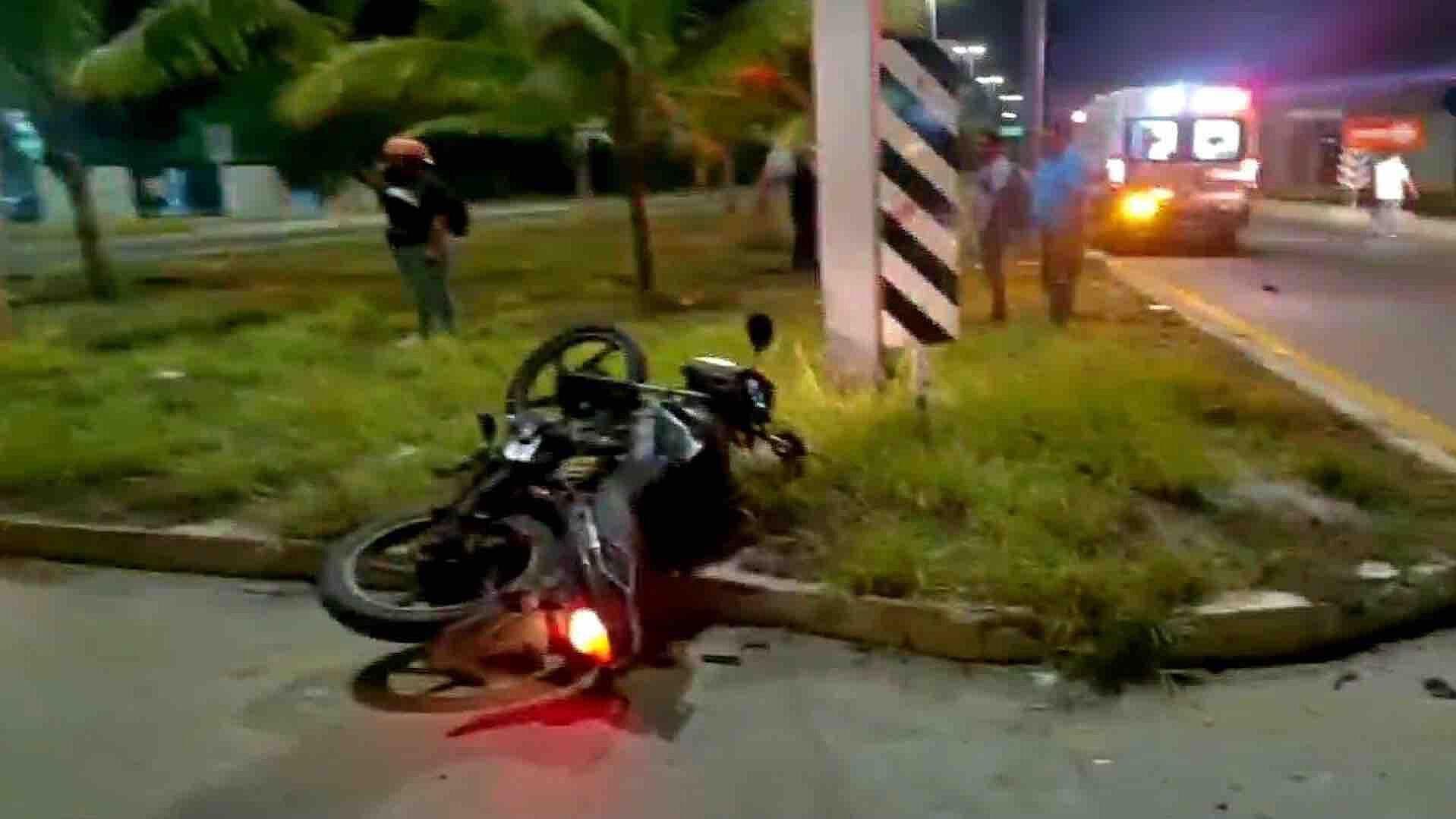 Choque Entre Motocicleta y Camioneta en Glorieta del Progreso, Yucatán