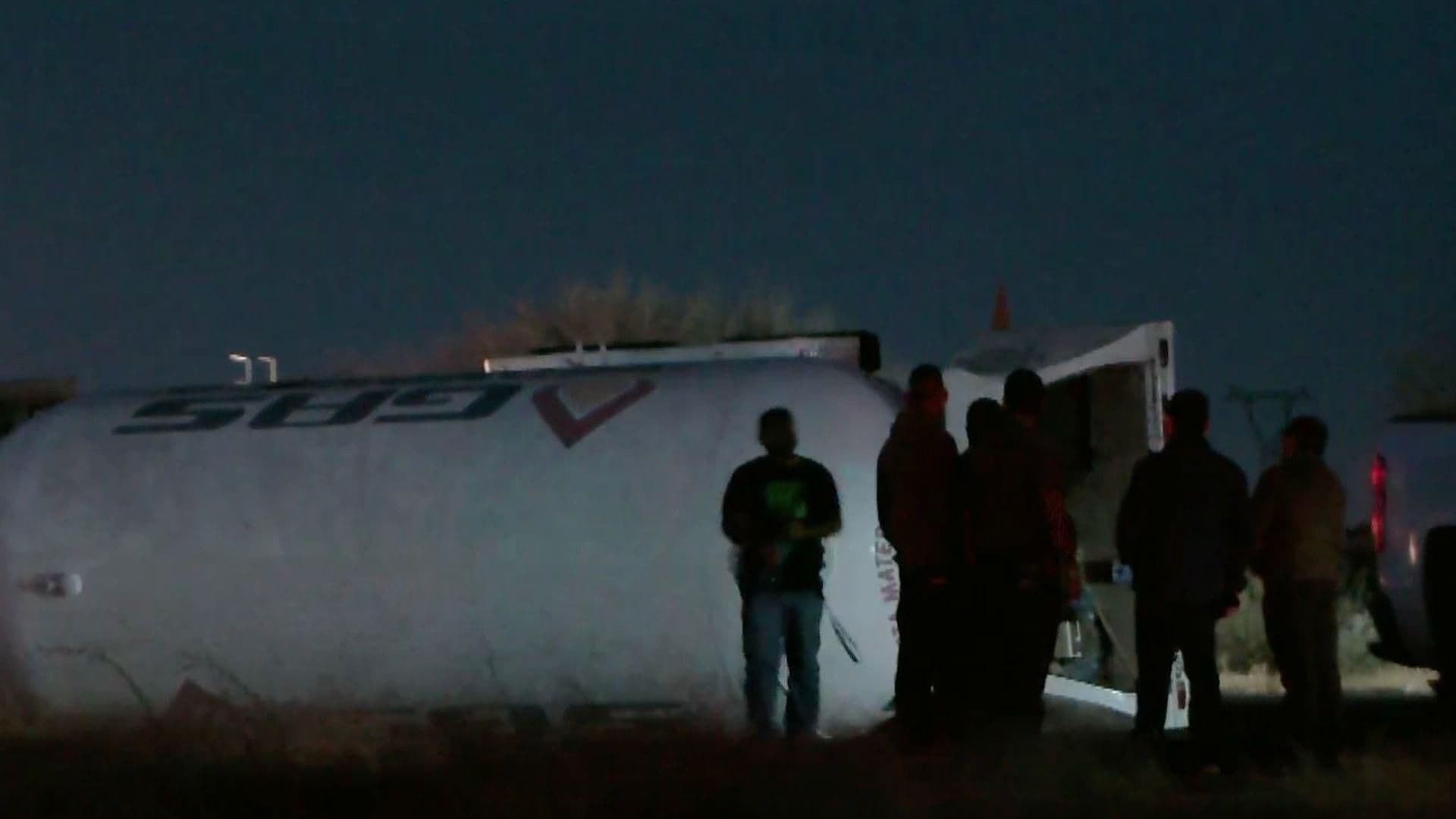 Vuelca Pipa de Gas en la Carretera Chihuahua a Delicias