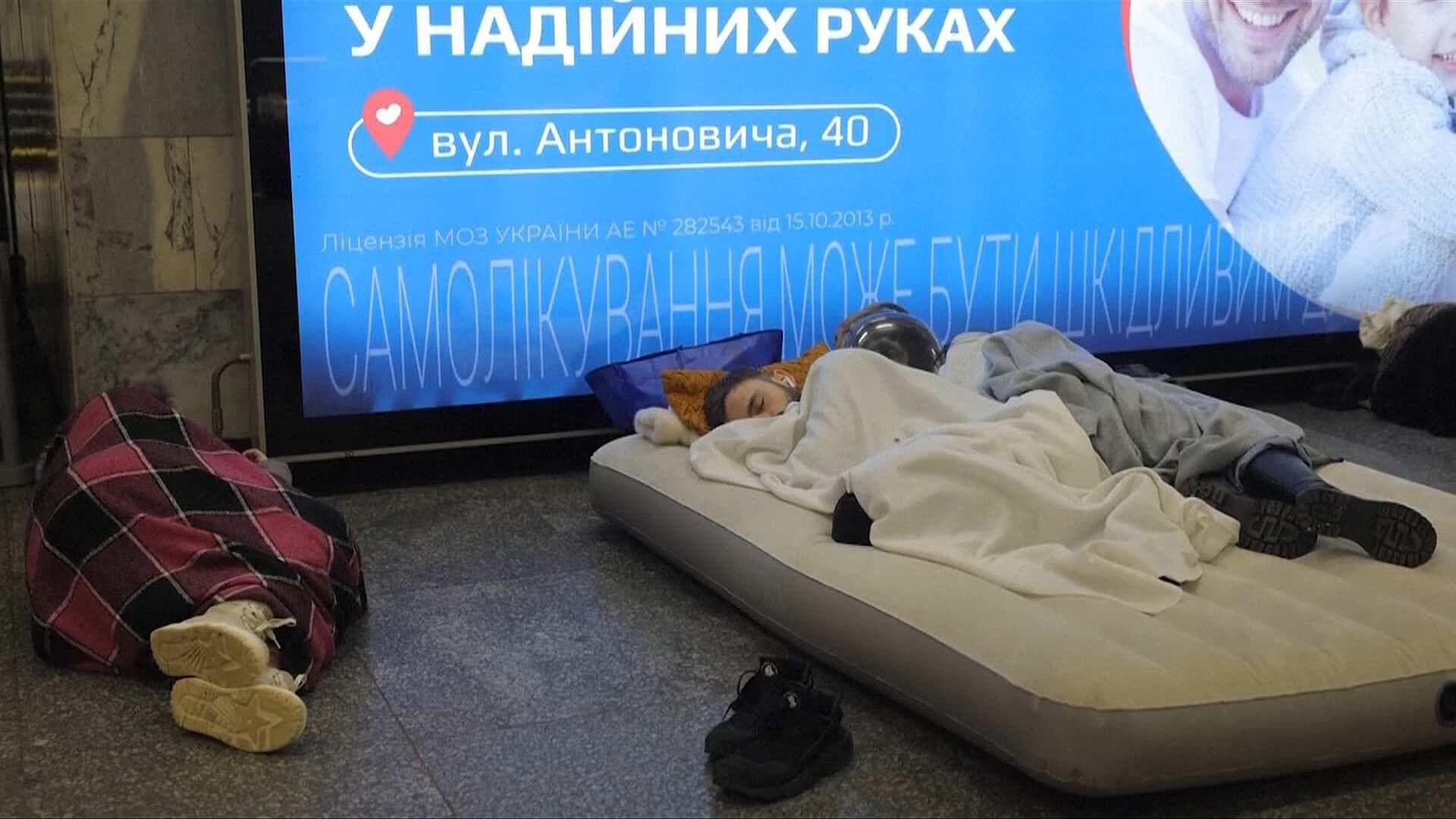 Metro de Kiev Se Transforma en Refugio Durante Ataques Rusos
