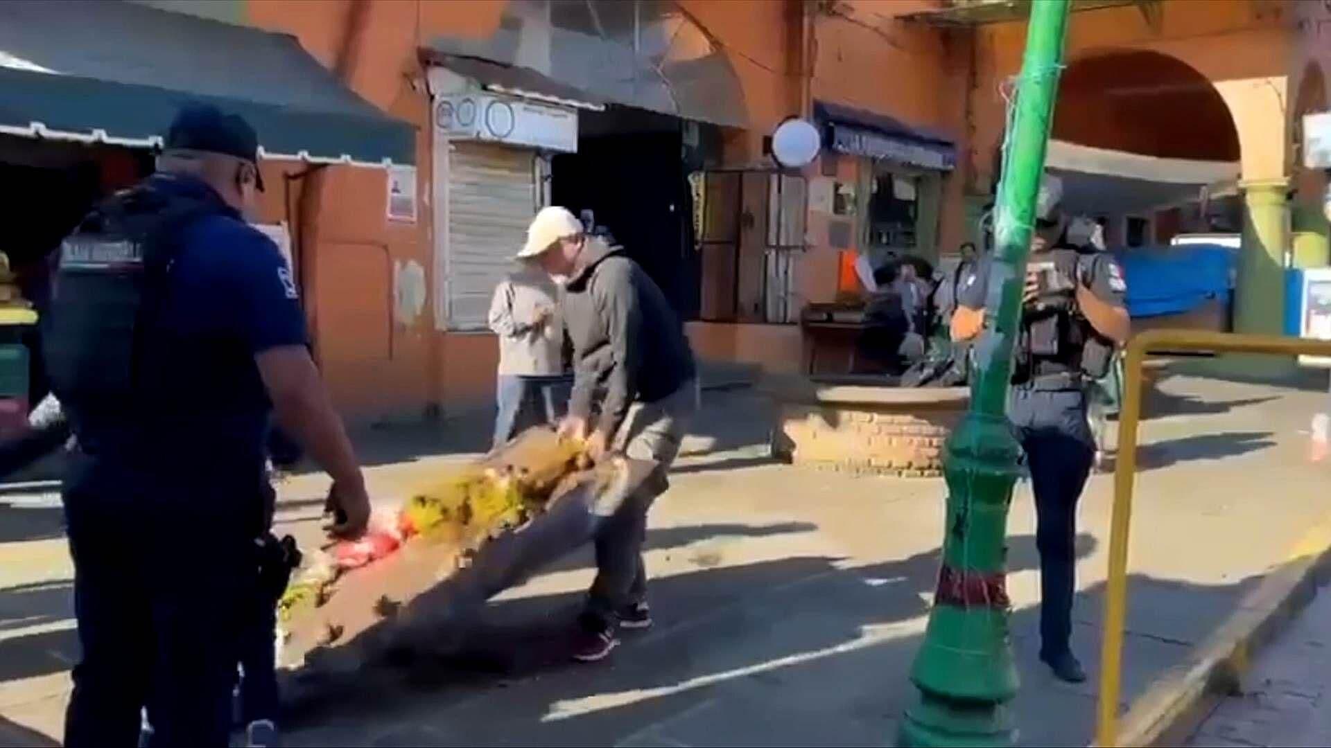 Comerciantes Intentan Instalar Puestos Ambulantes en Coatepec y Desata la Tensión; Así Ocurrió