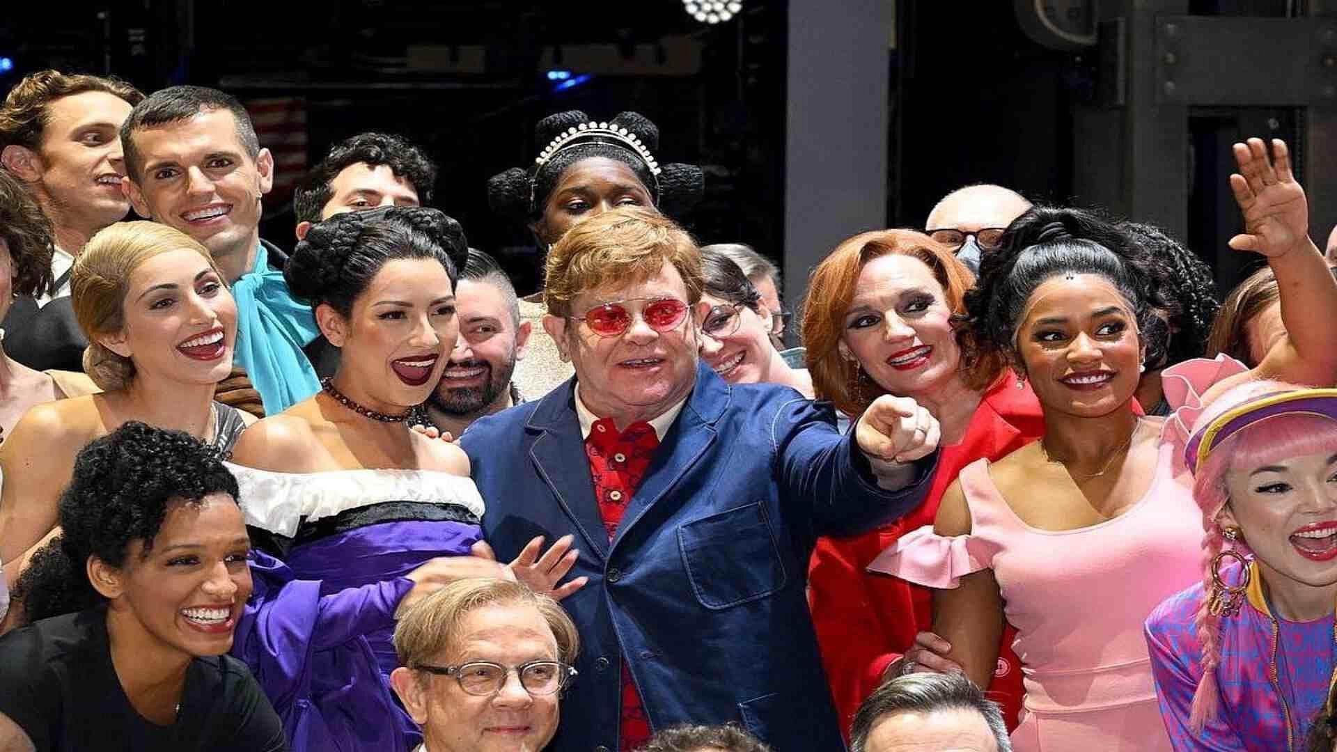 Elton John Realiza Fiesta para Ayuda a Personas con VIH