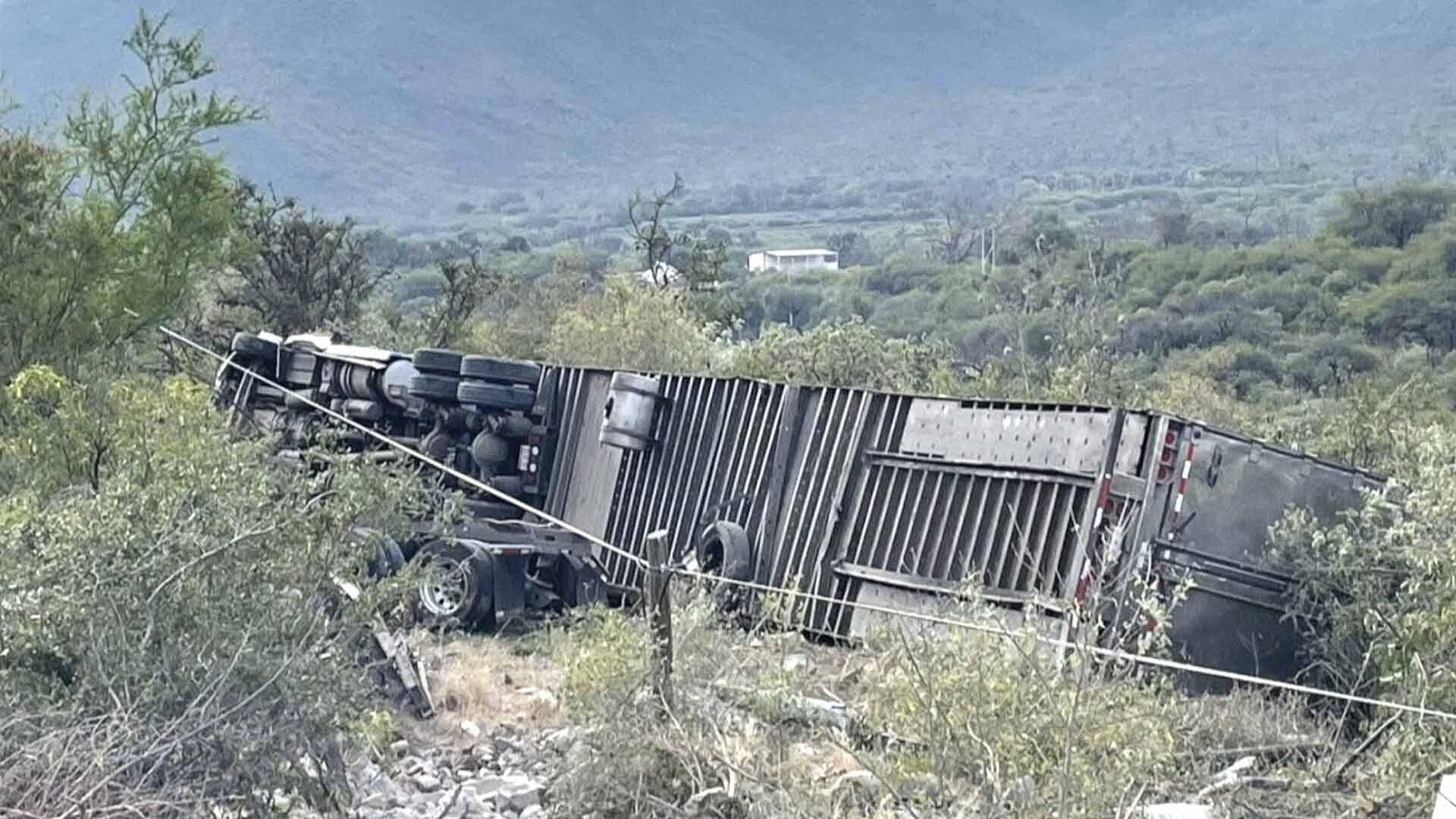 Vuelca Tráiler Cargado con Brócoli Sobre Carretera Tula-Victoria en Tamaulipas