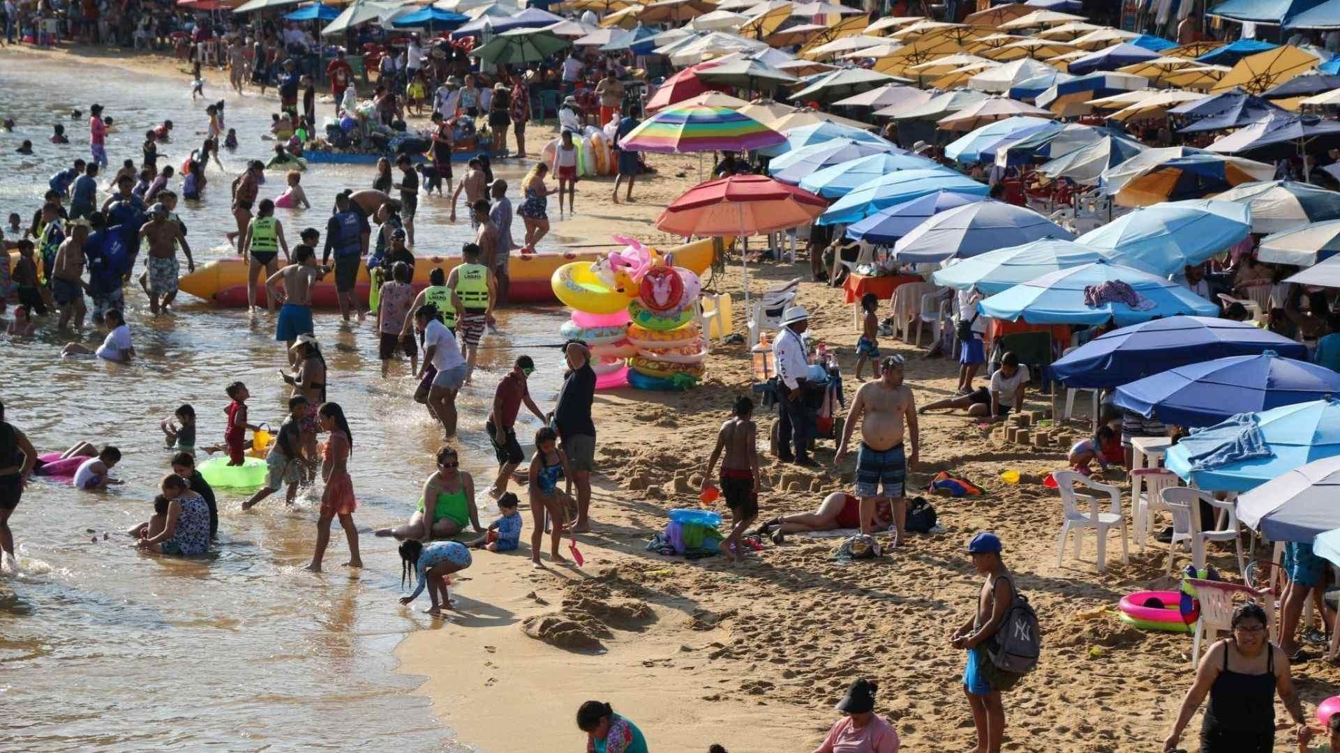 Lleno Total: Acapulco Revive con Turistas y Fin de Año 2025 | N+ VIDEO