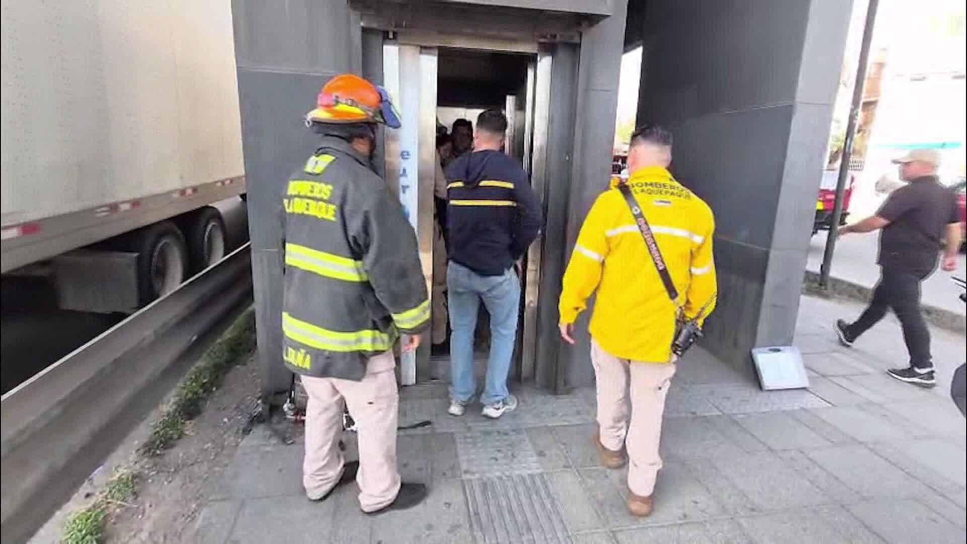 Rescatan a Mujer Atrapada en Elevador de Mi Macro Periférico en Tlaquepaque