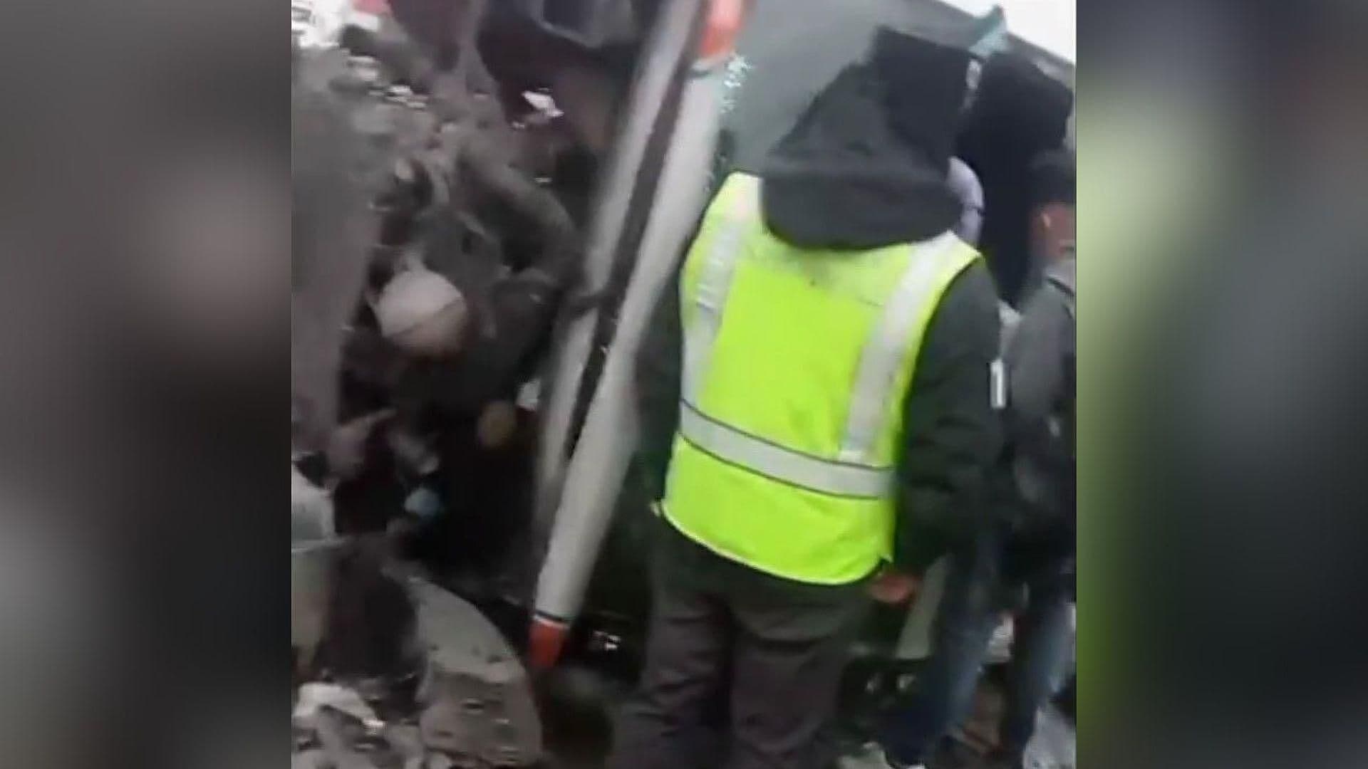Volcadura de Combi Deja Varios Heridos en el Circuito Interior Mexiquense en Edomex