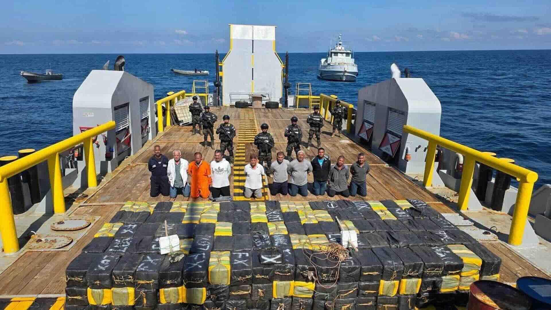 Incautan 6.6 Toneladas de Cocaína en Buque Frente a El Salvador