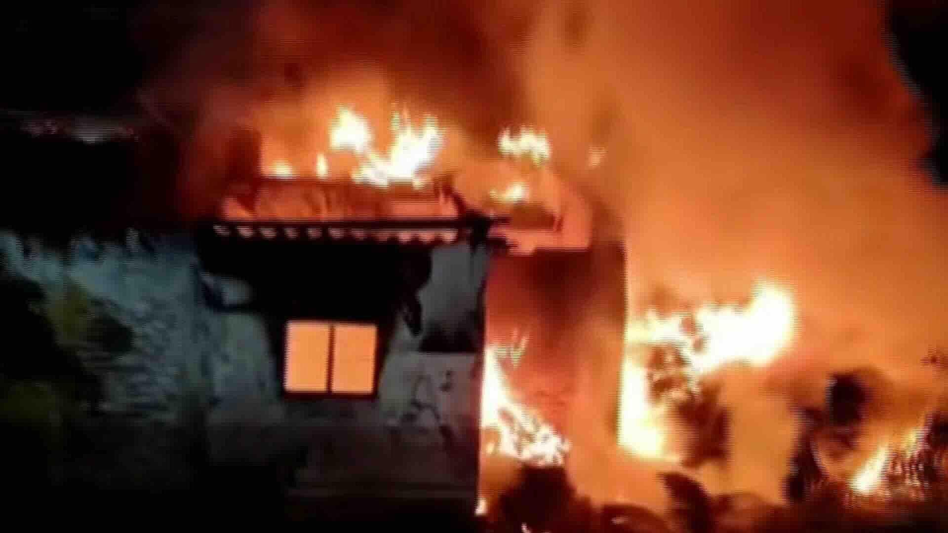 Se Incendió Vivienda en Colonia El Cerrito en San Martín Texmelucan, Puebla