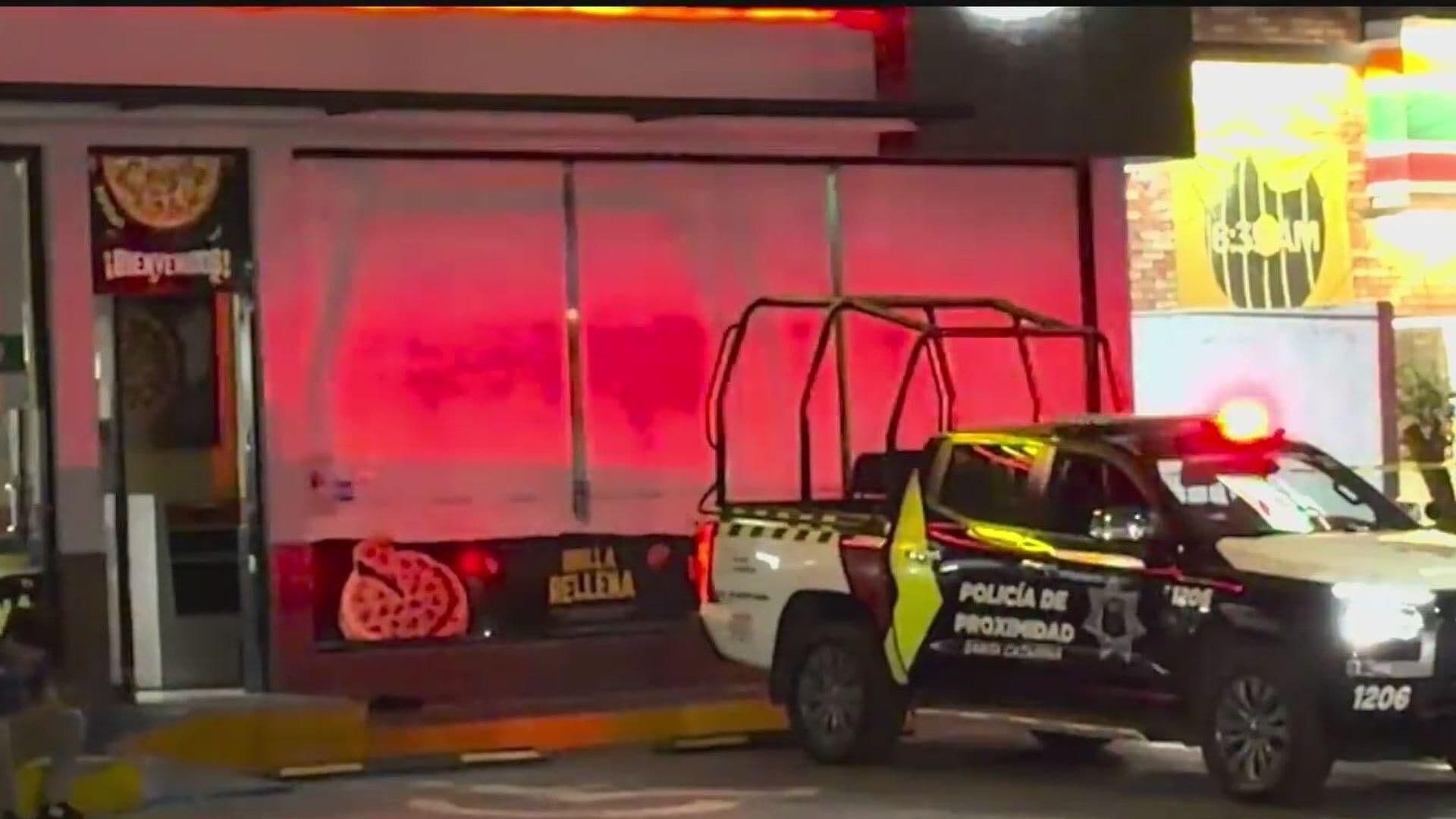 Asaltan Trabajadores en Pizzería en Colonia Adolfo López Mateos en Santa Catarina