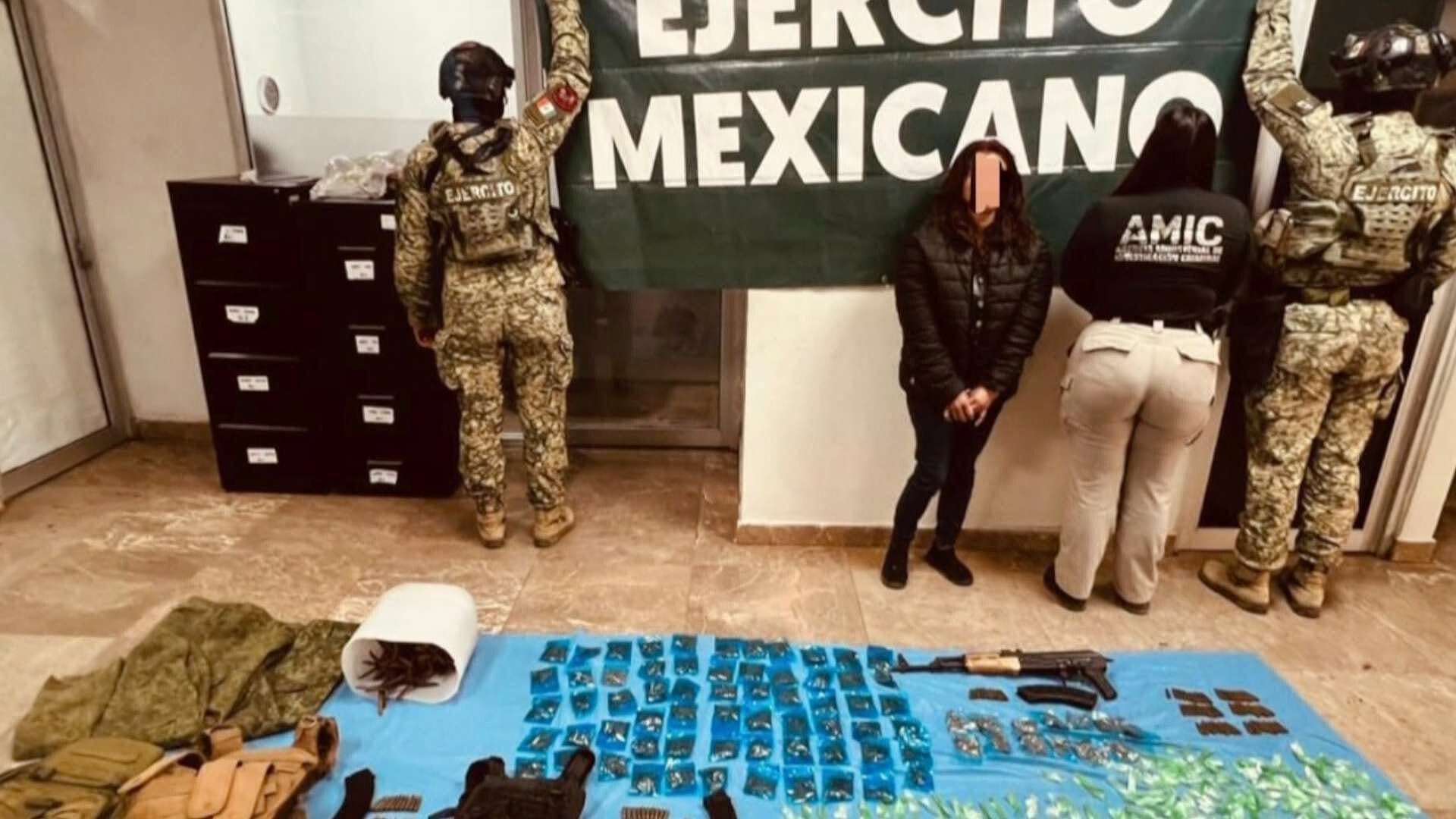 Capturan a Mujer con Un Arma y Más de 400 Envoltorios de Drogas en Cajeme
