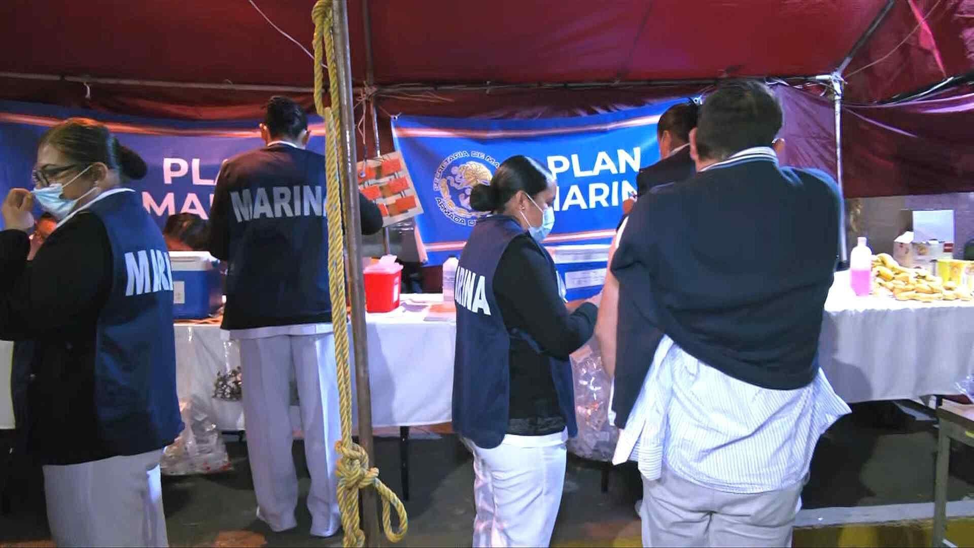 Alta Afluencia de Personas para Vacunarse contra el Sarampión en Módulos Instalados en la Central de Abasto