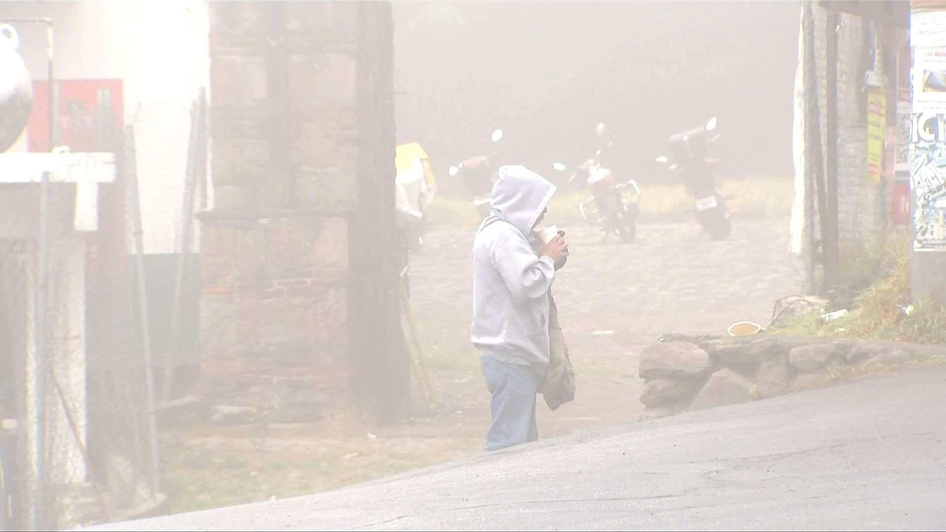 "Está Rudo, Se te Congela Todo": Así se Padeció Frío y Neblina en el Ajusco, CDMX