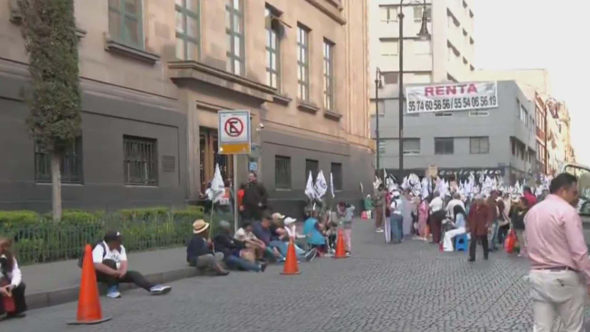 Manifestantes Protestan Afuera de la SCJN en CDMX, ¿Qué Piden a las Autoridades?