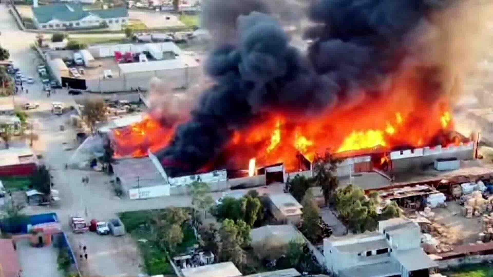 Bomberos Sofocaron Incendio en Tarimera de Tijuana Tras 27 Horas de Trabajo Intenso