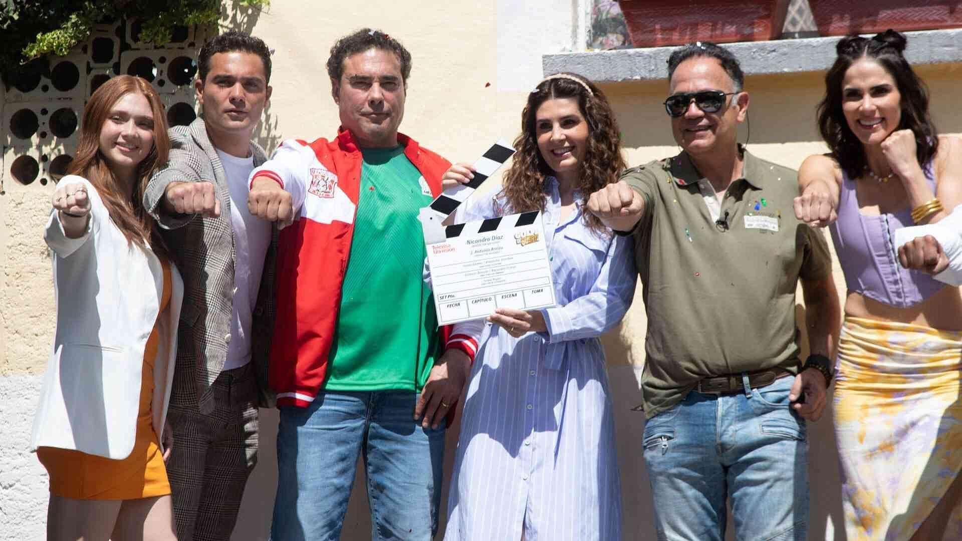 Celebridades Dan el Último Adiós a Nicandro Díaz