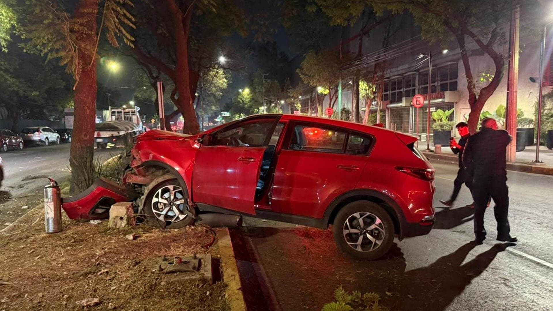 Auto se Impacta en Poste en Insurgentes Norte; Conductor Estaba Alcoholizado