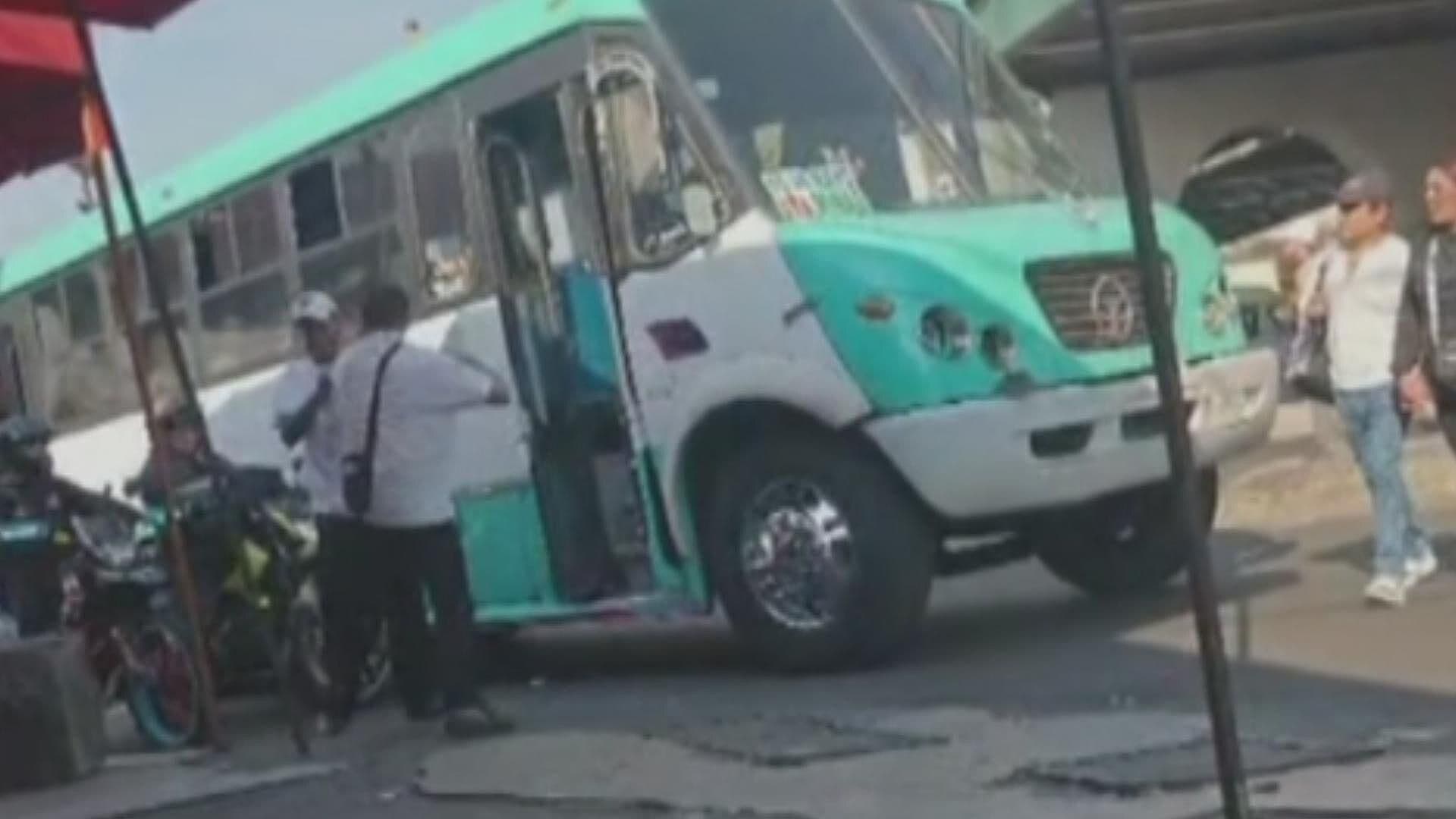 VIDEO: Por el Pasaje, Choferes Protagonizan Riña sobre Zaragoza en Iztapalapa, CDMX