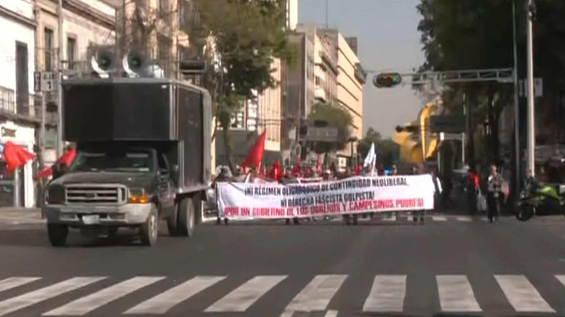 Marchas Hoy en CDMX: Manifestantes Avanzan sobre Avenida Bucareli Rumbo a Segob