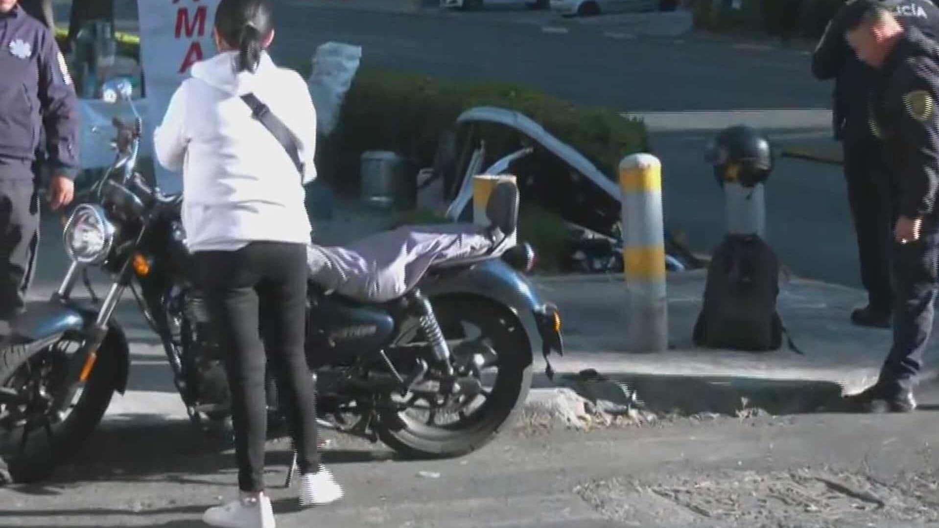 Choque en Eje Central, CDMX, Deja un Motociclista Lesionado