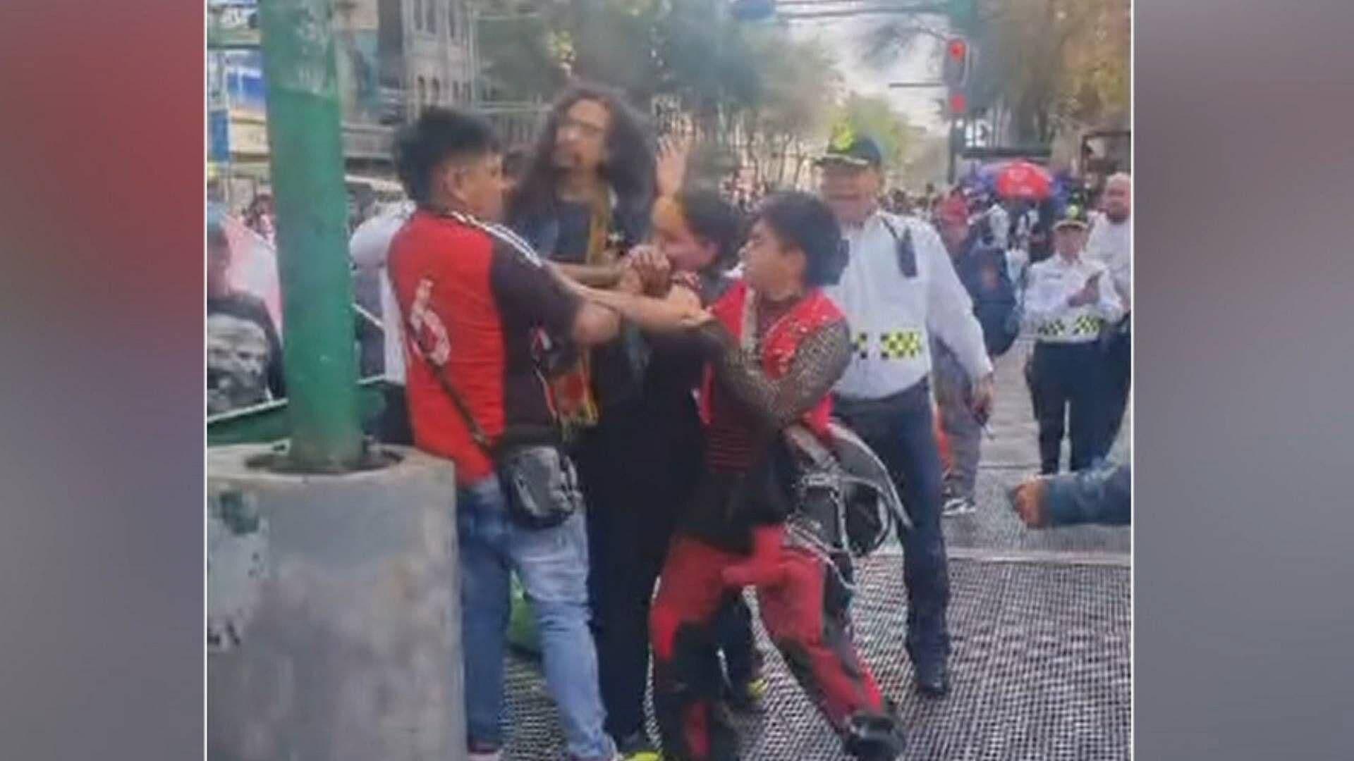 Video: Así Captaron Riña entre Bicitaxistas y Personas Trans en Bloqueo en Eje Central, CDMX