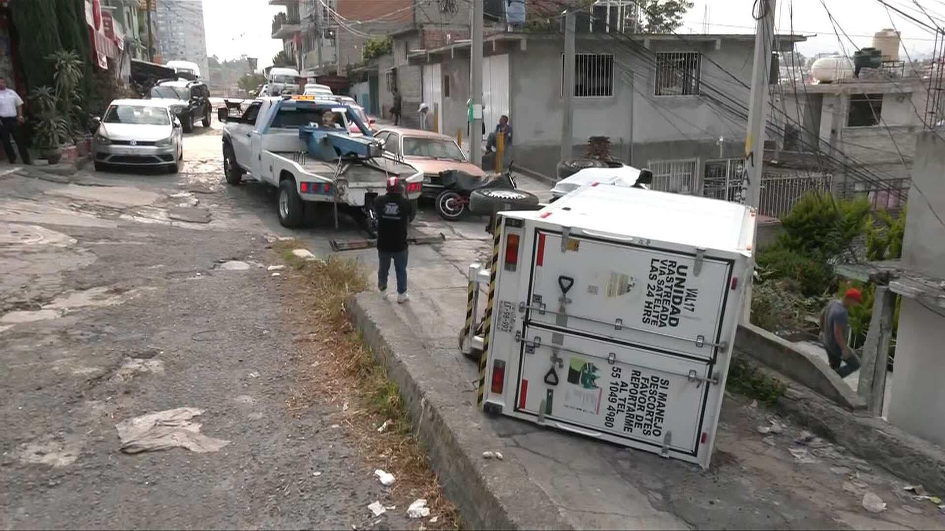 Accidente Hoy Naucalpan: Camioneta Repartidora Vuelca en Zona Alta en ...