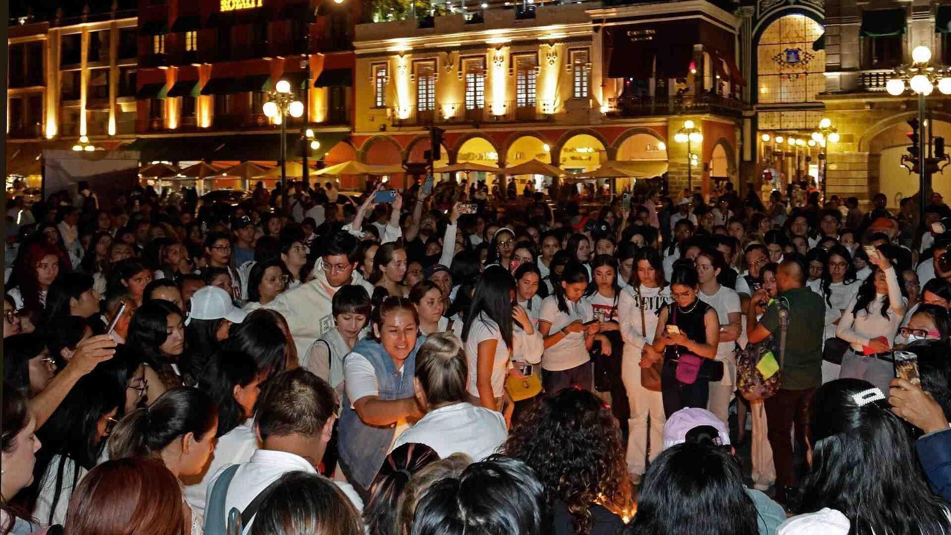 Realizan Homenaje a Activista Elena Larrea en el Zócalo de Puebla
