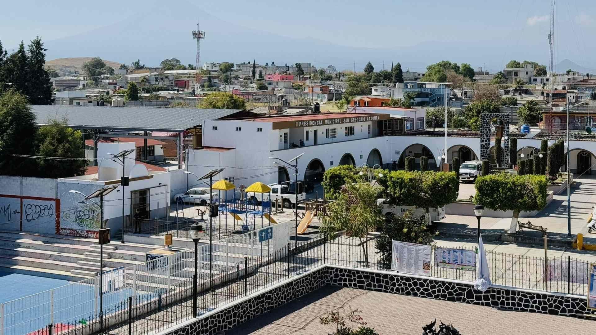Intentan Tomar Presidencia Municipal de San Gregorio Atzompa, Puebla; Un Policía Herido