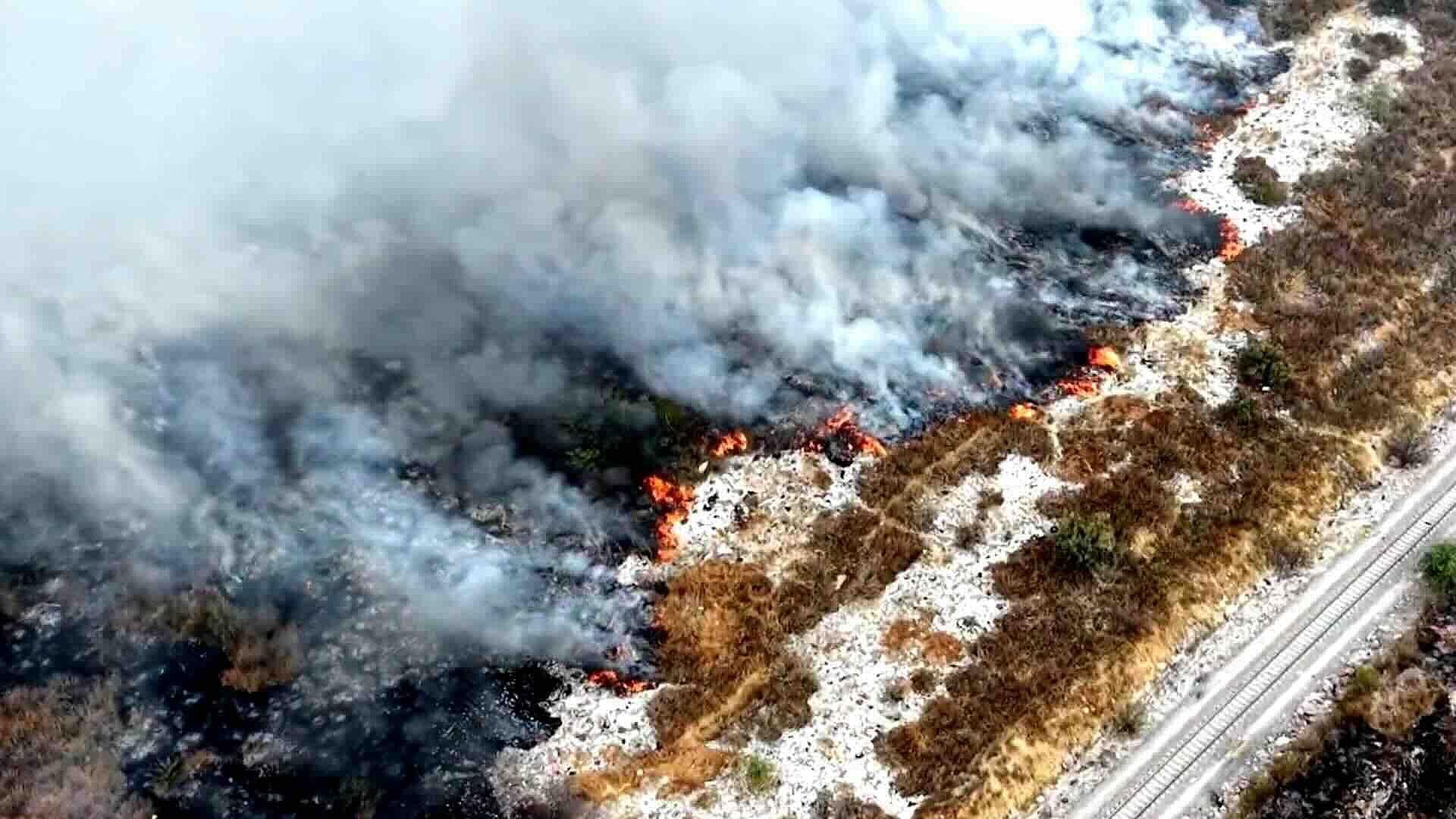 Se Incendió Predio en Pastizal entre Chimalhuacán y Nezahualcóyotl, Edomex