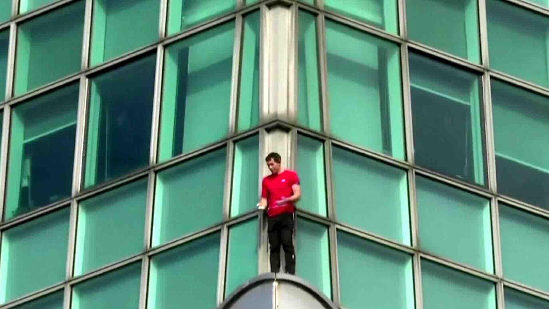 Video: Alex Honnold Escaló sin Cuerdas el Rascacielos Taipéi 101 en Taiwán