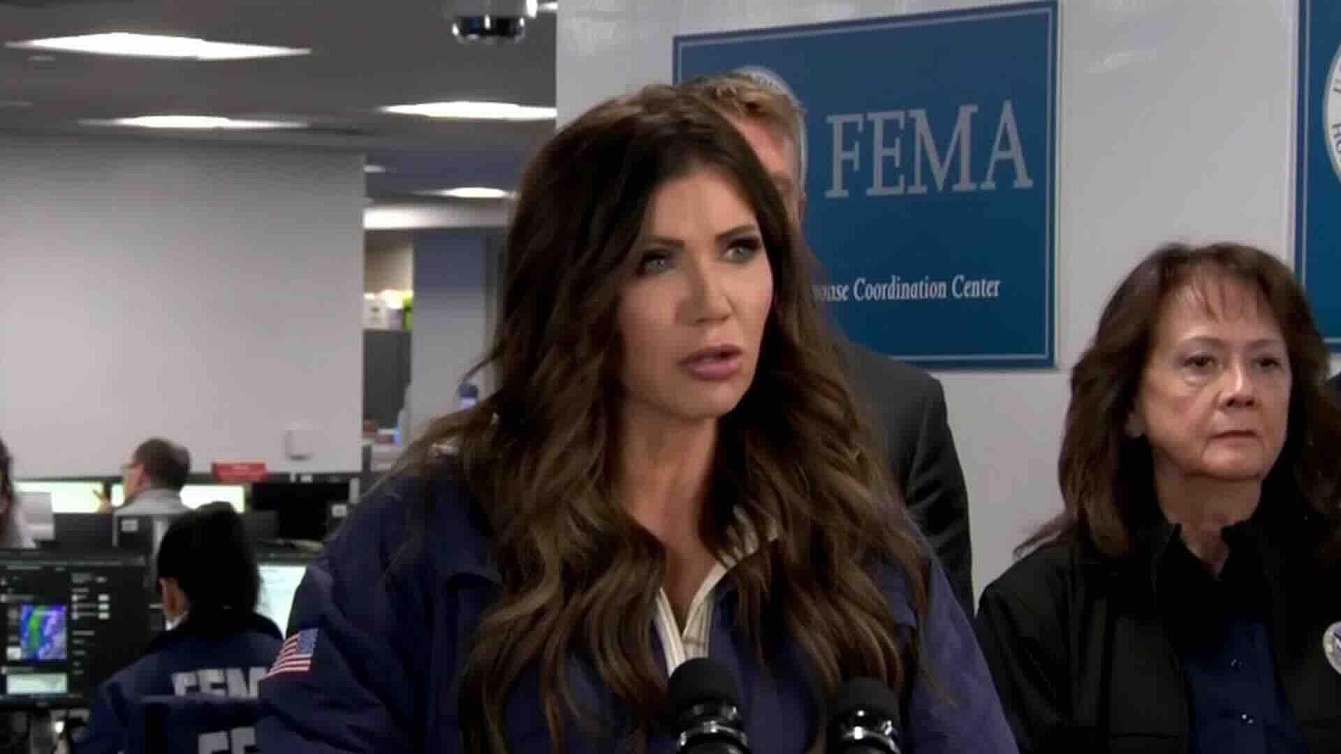 Defiende Kristi Noem Actuación de Agentes de la ICE en EUA