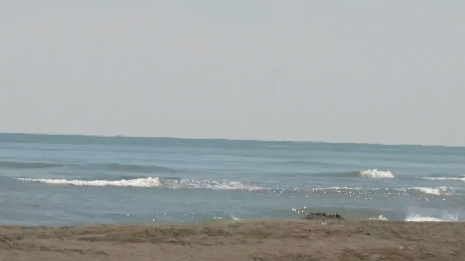 Rescatan a 5 Turistas de Morir Ahogados en Playa Chachalacas