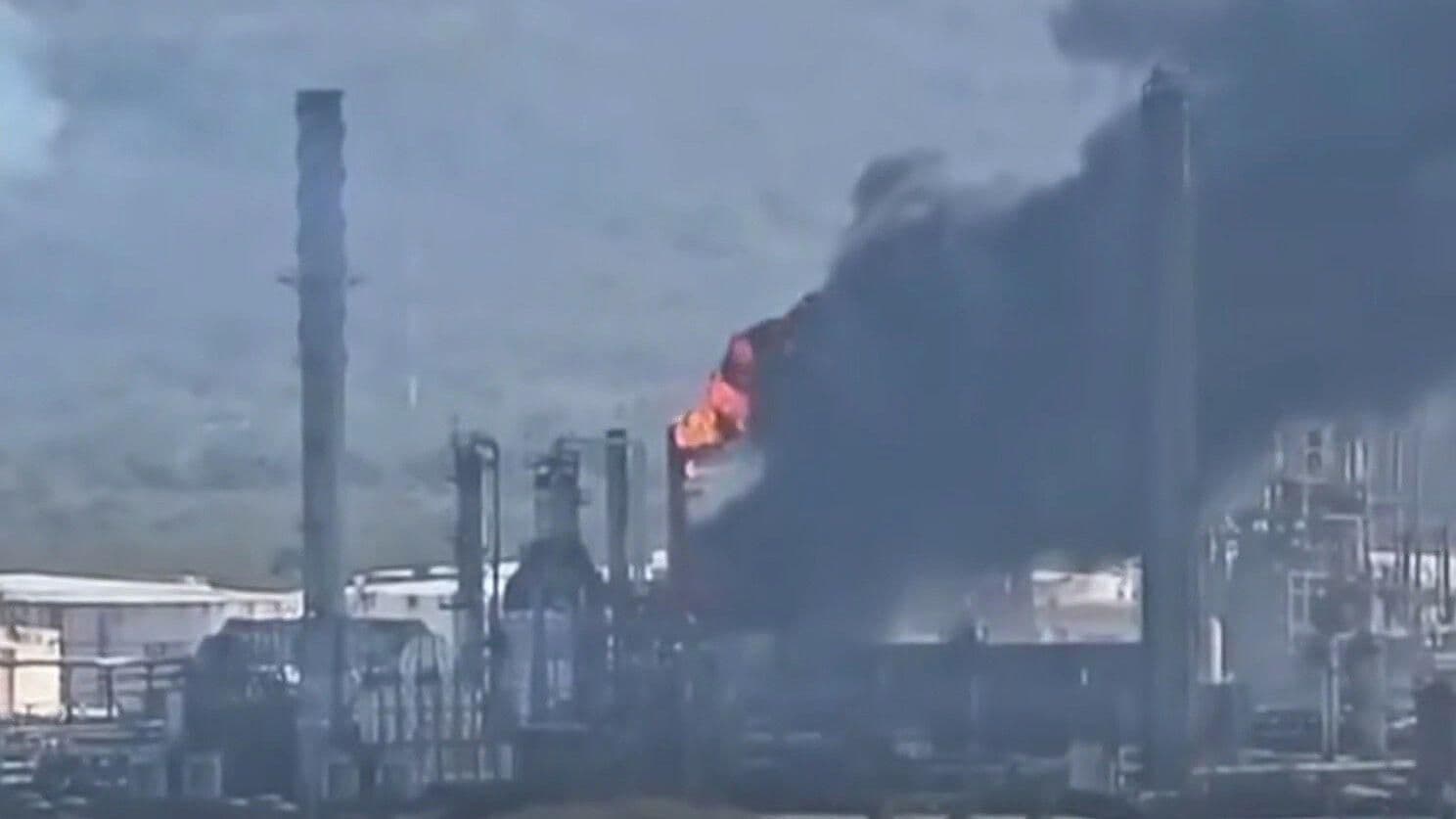 Controlan Flamazo en Refinería de Salina Cruz, Oaxaca; No Se Reportan Daños Mayores