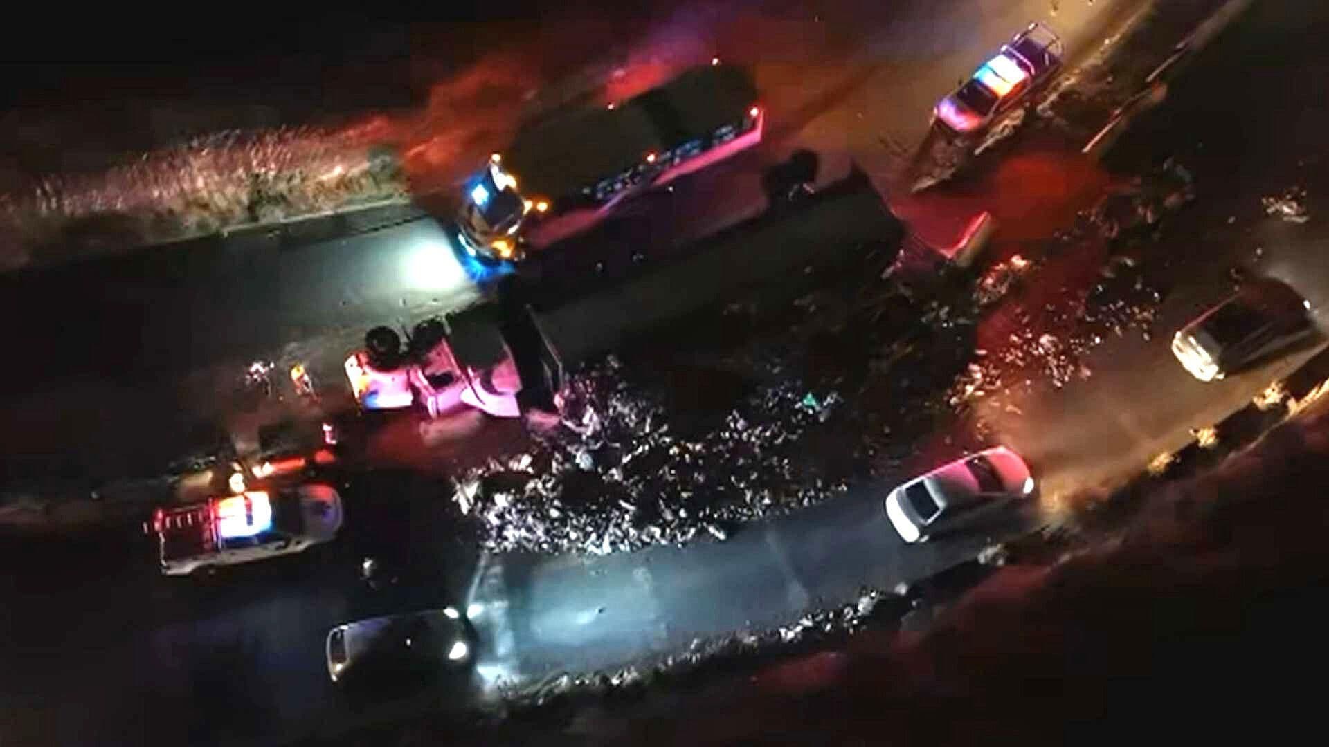 Vuelca Tráiler con Toneladas de Basura en Nicolás Romero, Edomex; Así la Afectación Vial