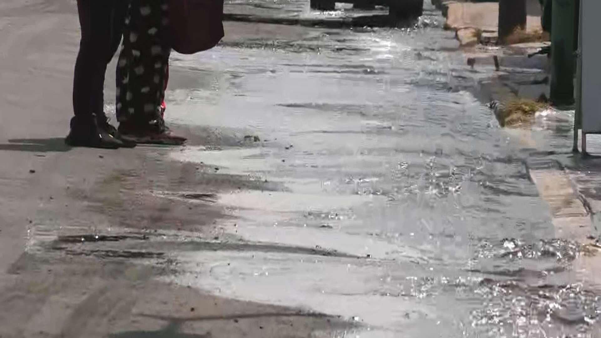 Fuga de Agua en Martín Carrera: Tercera Vez en Dos Semanas, Esto se Sabe