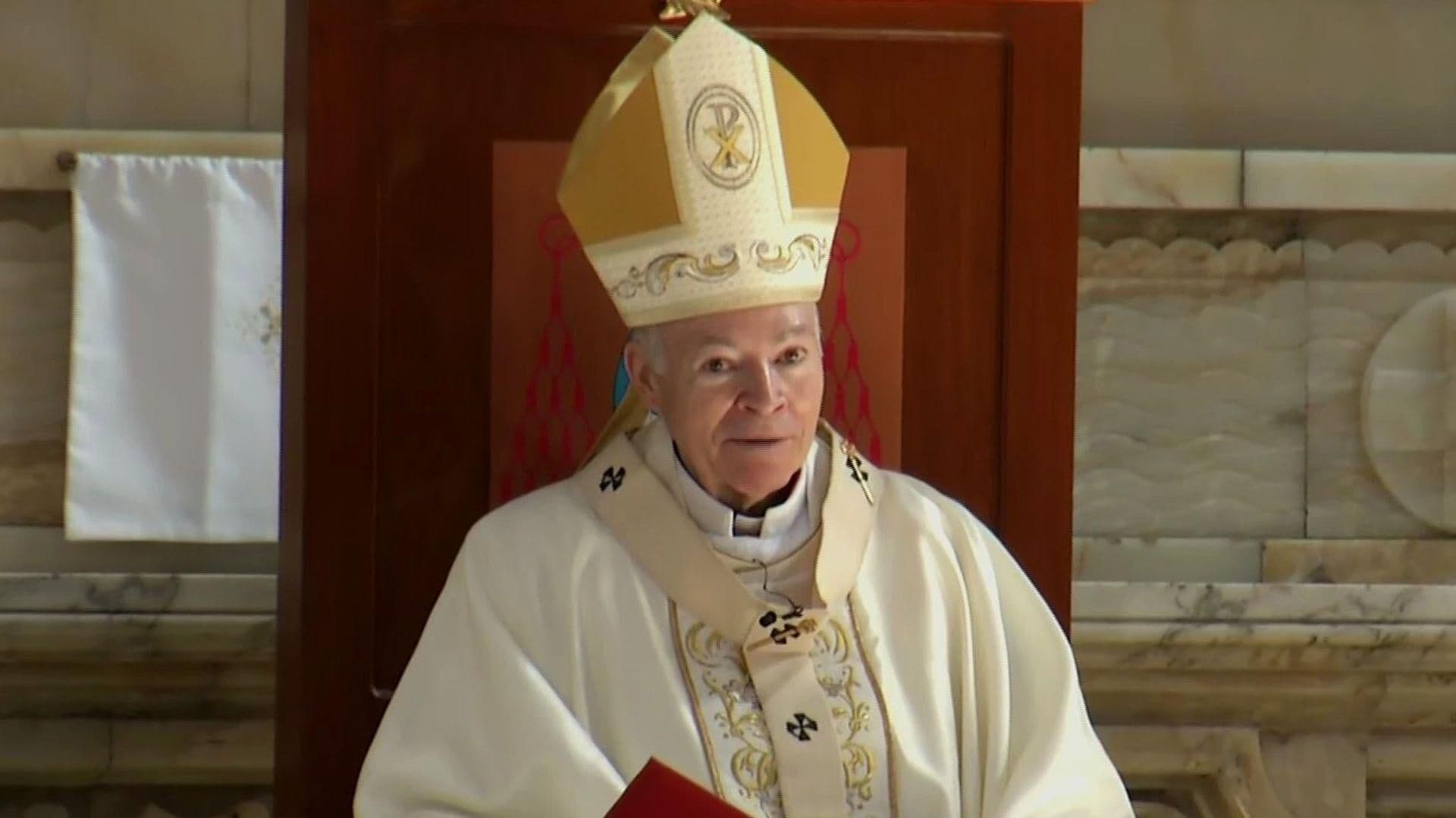 Arzobispo Carlos Aguiar Oficia la Misa Crismal de Jueves Santo