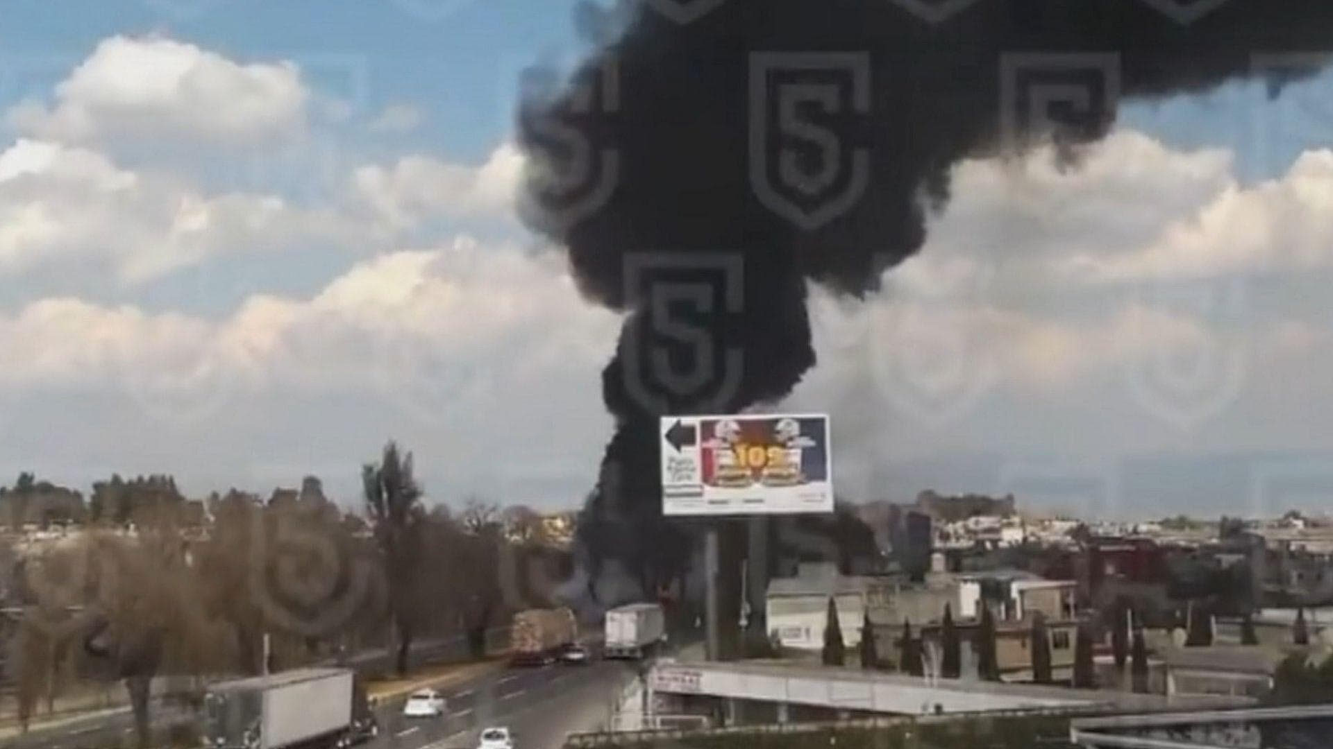 Incendio Consume Recicladora de PET en Carretera Toluca-Tenango, Zona Edomex