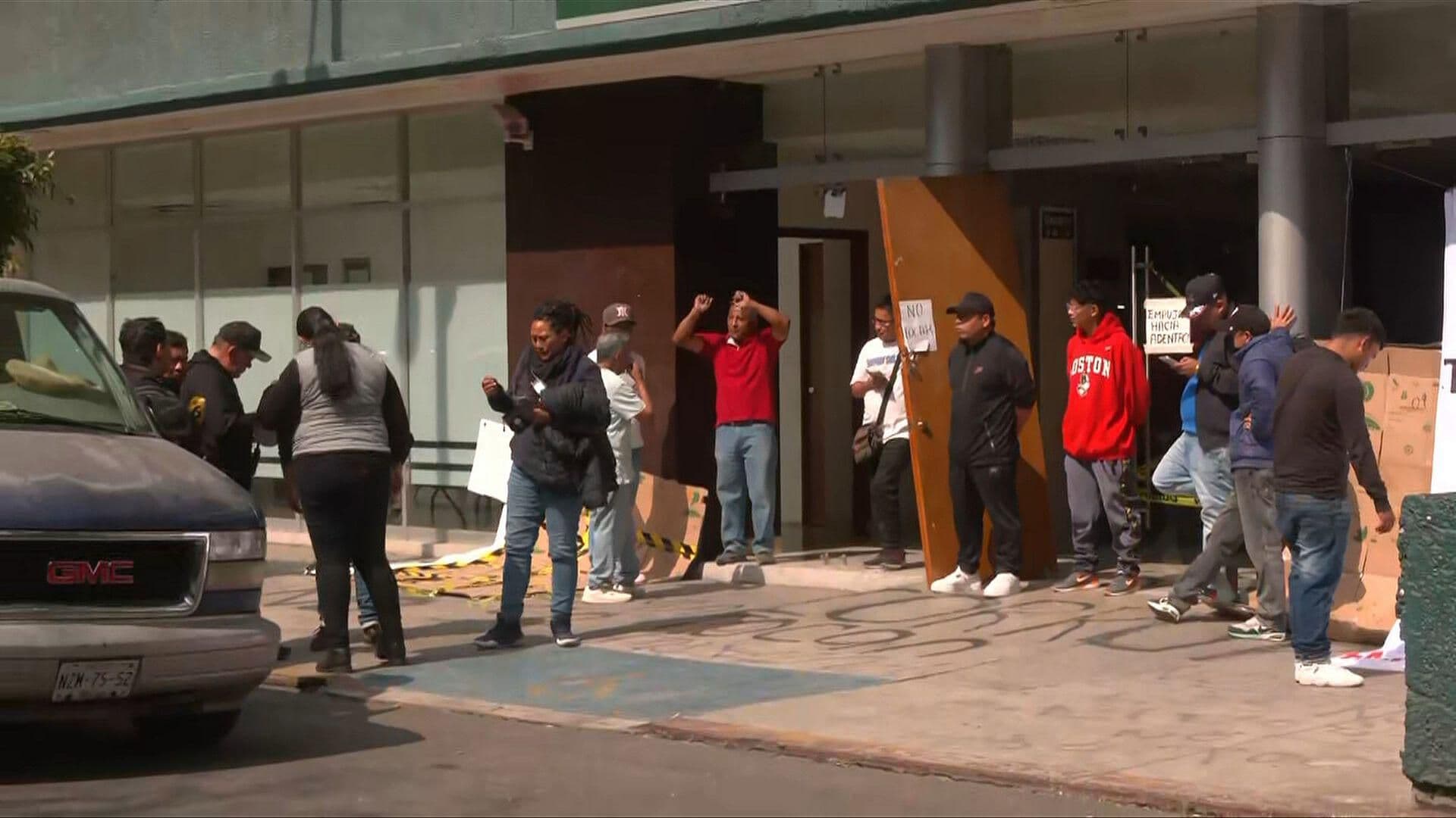 Colectivo Toma Oficinas en Juzgados de Sullivan en CDMX; Exigen Una Disculpa